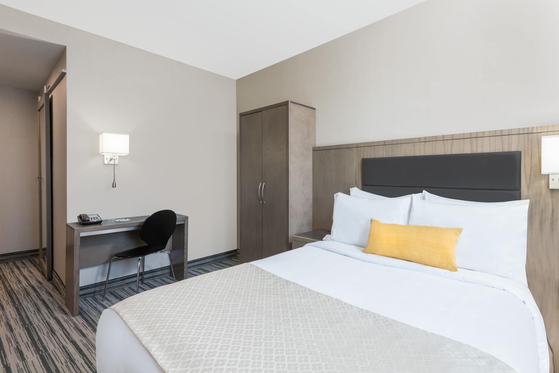 Guest room at the Wyndham Garden LaGuardia South in Rego Park, New York