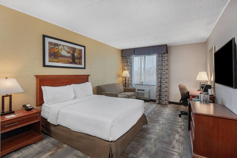 Wyndham Garden York Hotels Pa 17408 Guest Room At The Wyndham Garden York In Pennsylvania