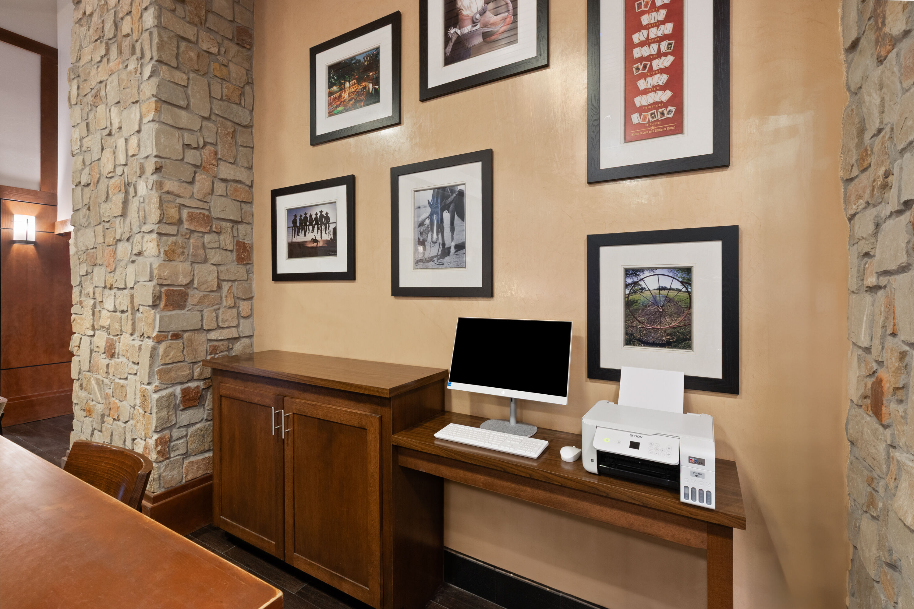 Wyndham Garden San Antonio Airport business center in San Antonio, Texas