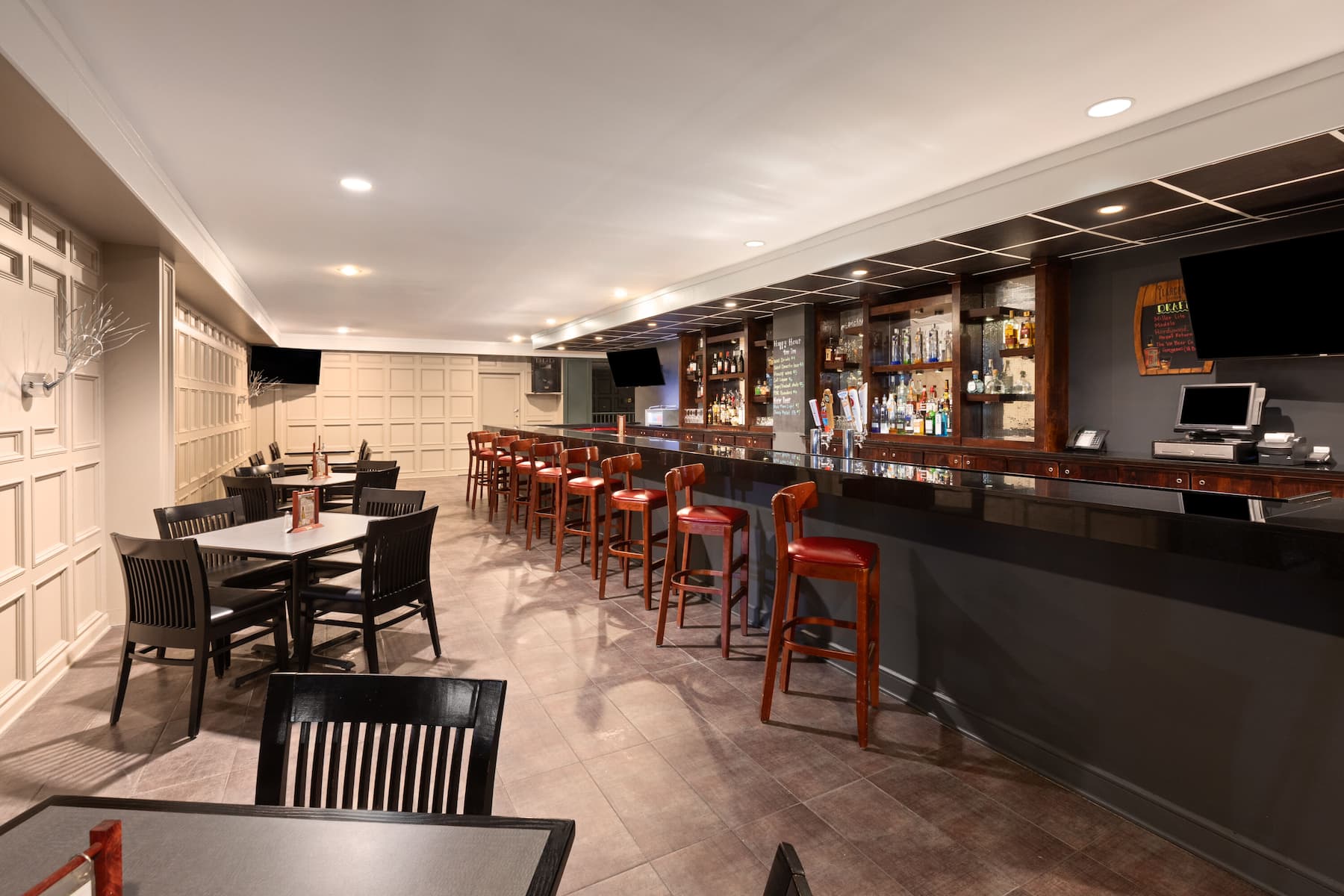 Wyndham Garden Norfolk Downtown bar and grill in Norfolk, Virginia