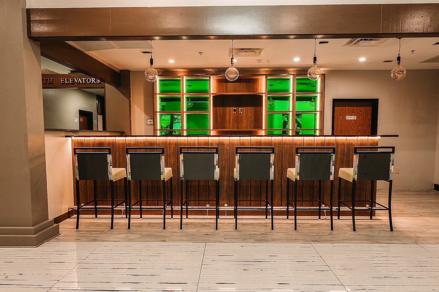 Wyndham Garden Williamsburg Busch Gardens Area restaurant bar in Williamsburg, Virginia