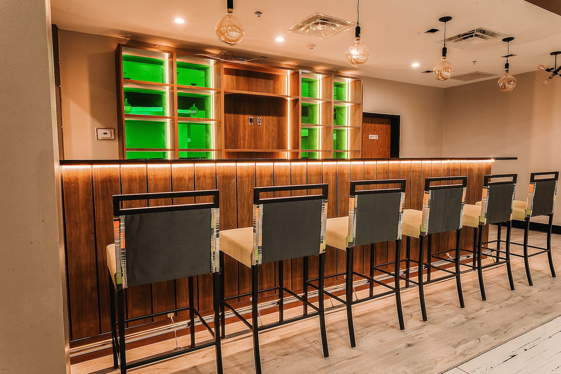 Wyndham Garden Williamsburg Busch Gardens Area restaurant bar in Williamsburg, Virginia