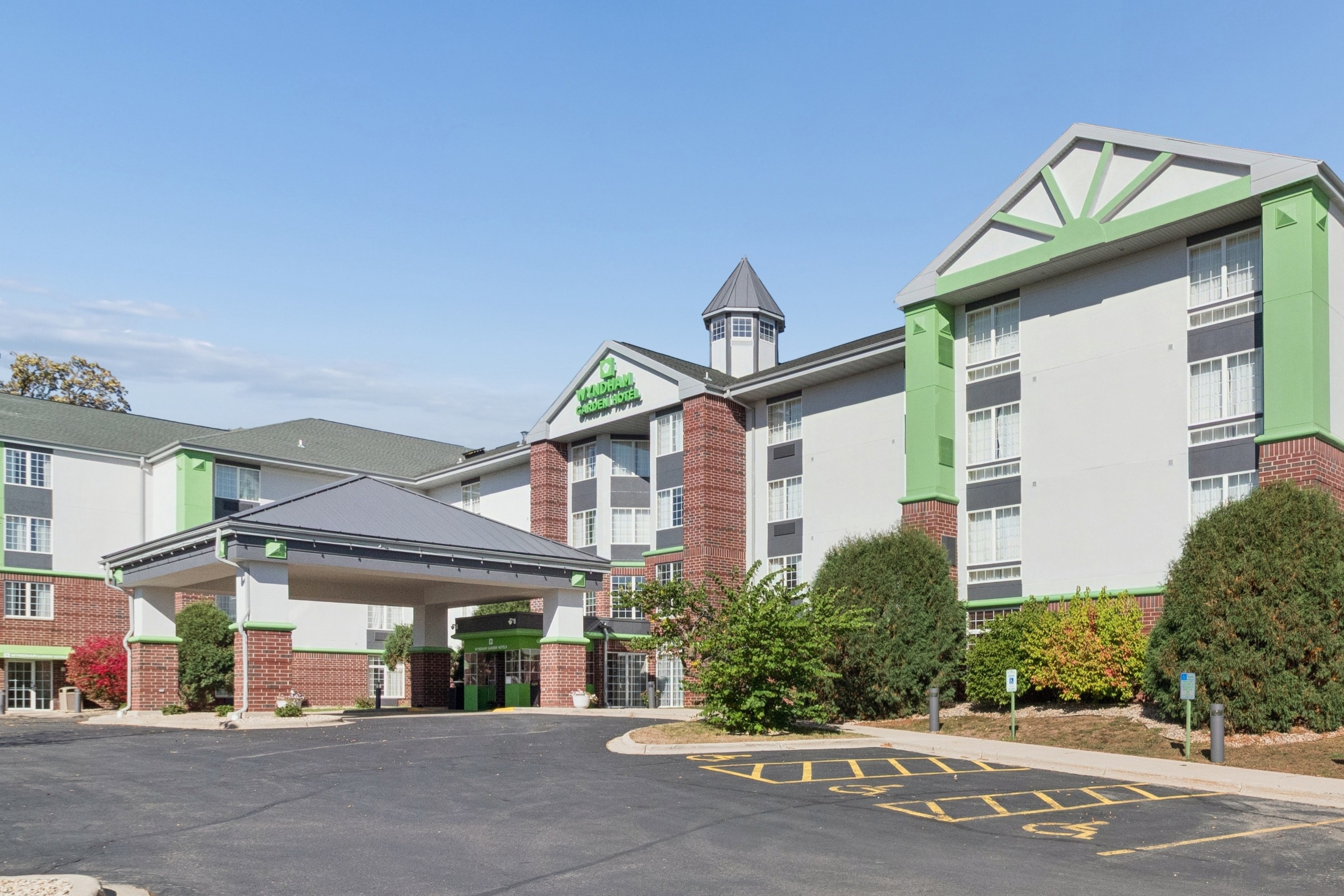 Exterior of Wyndham Garden Madison Fitchburg hotel in Fitchburg, Wisconsin