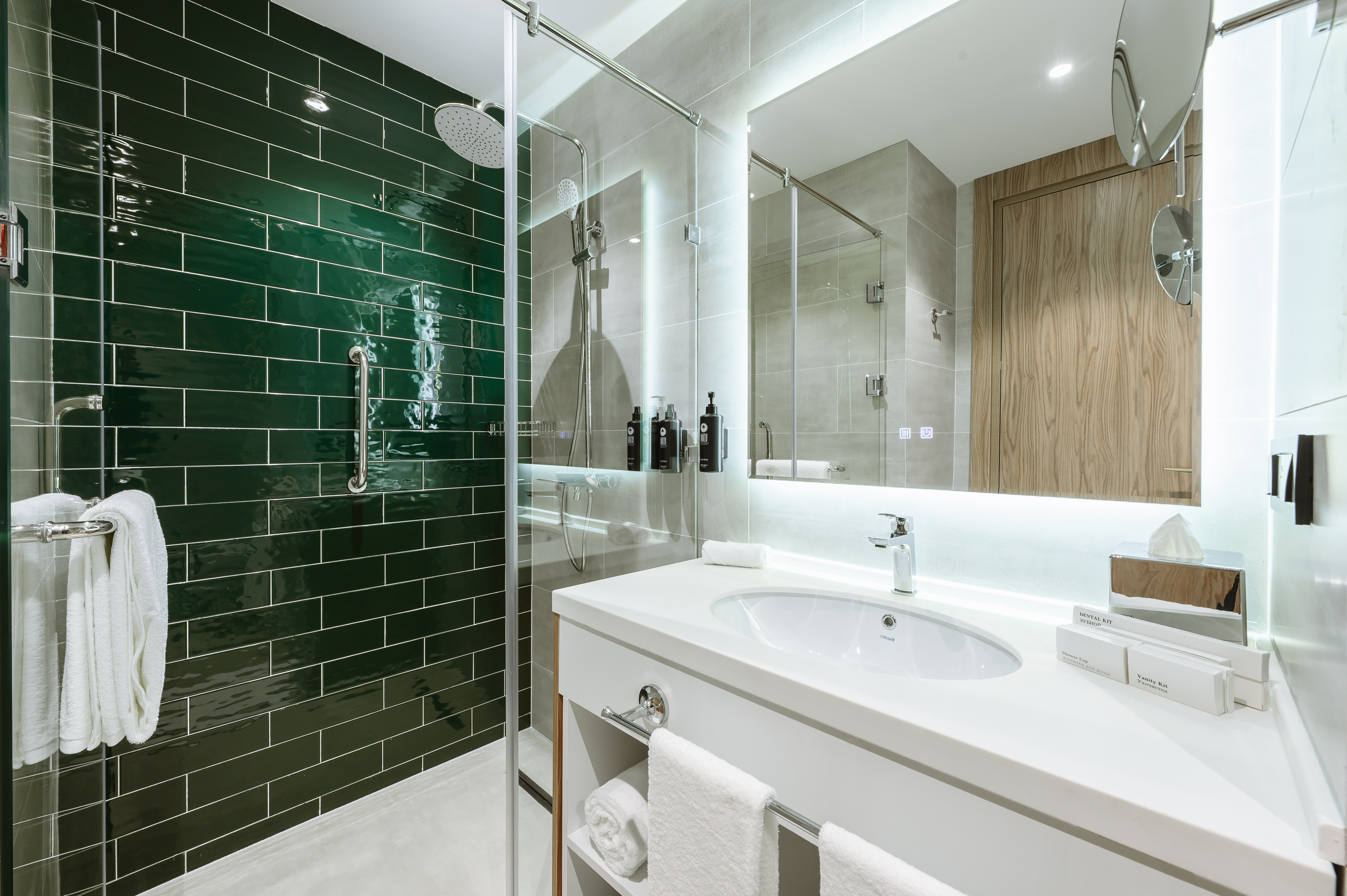Guest room bath at the Wyndham Garden Chorvoq Darvozasi in Tashkent, Other than US/Canada