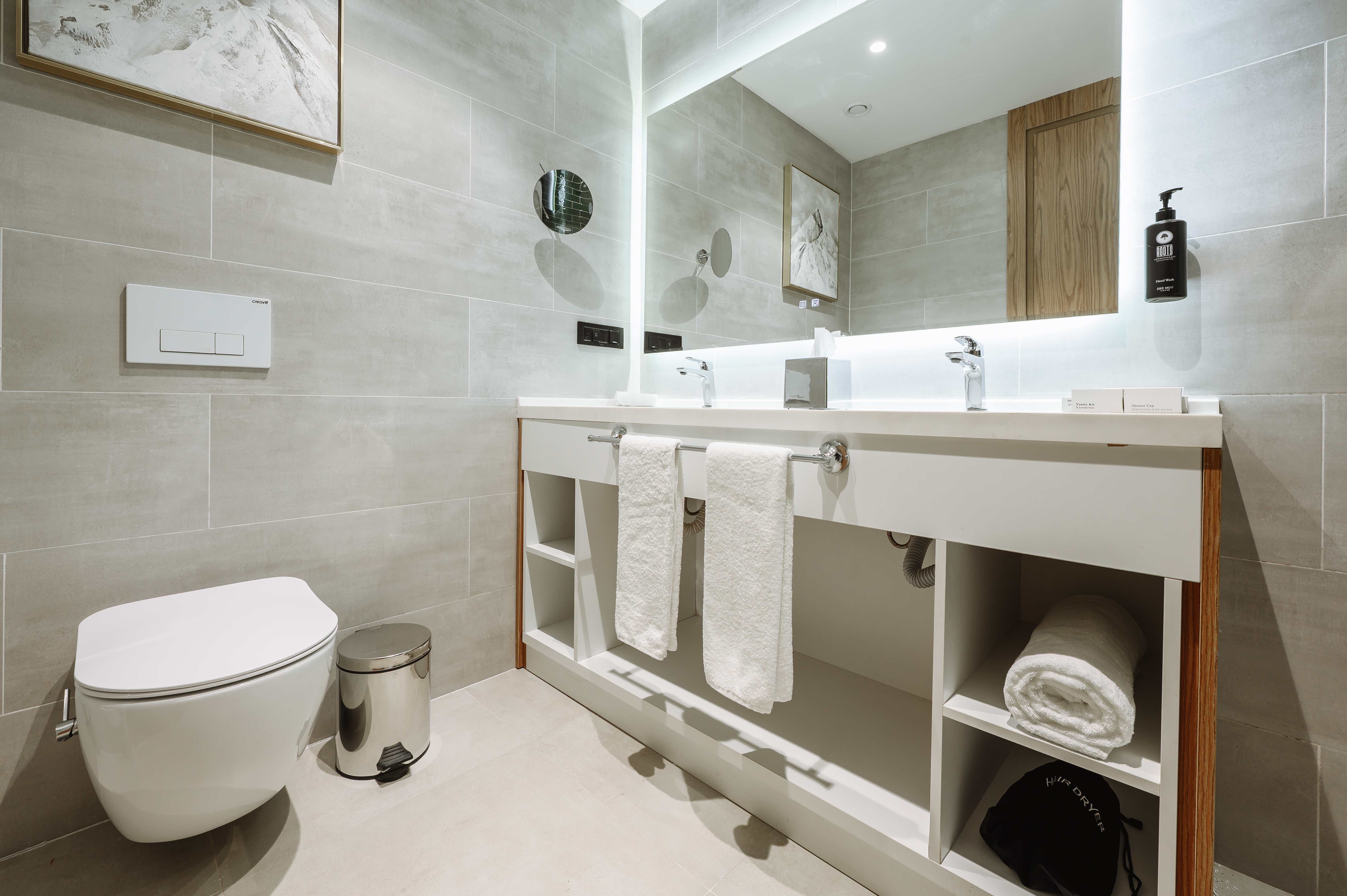 Guest room bath at the Wyndham Garden Chorvoq Darvozasi in Tashkent, Other than US/Canada