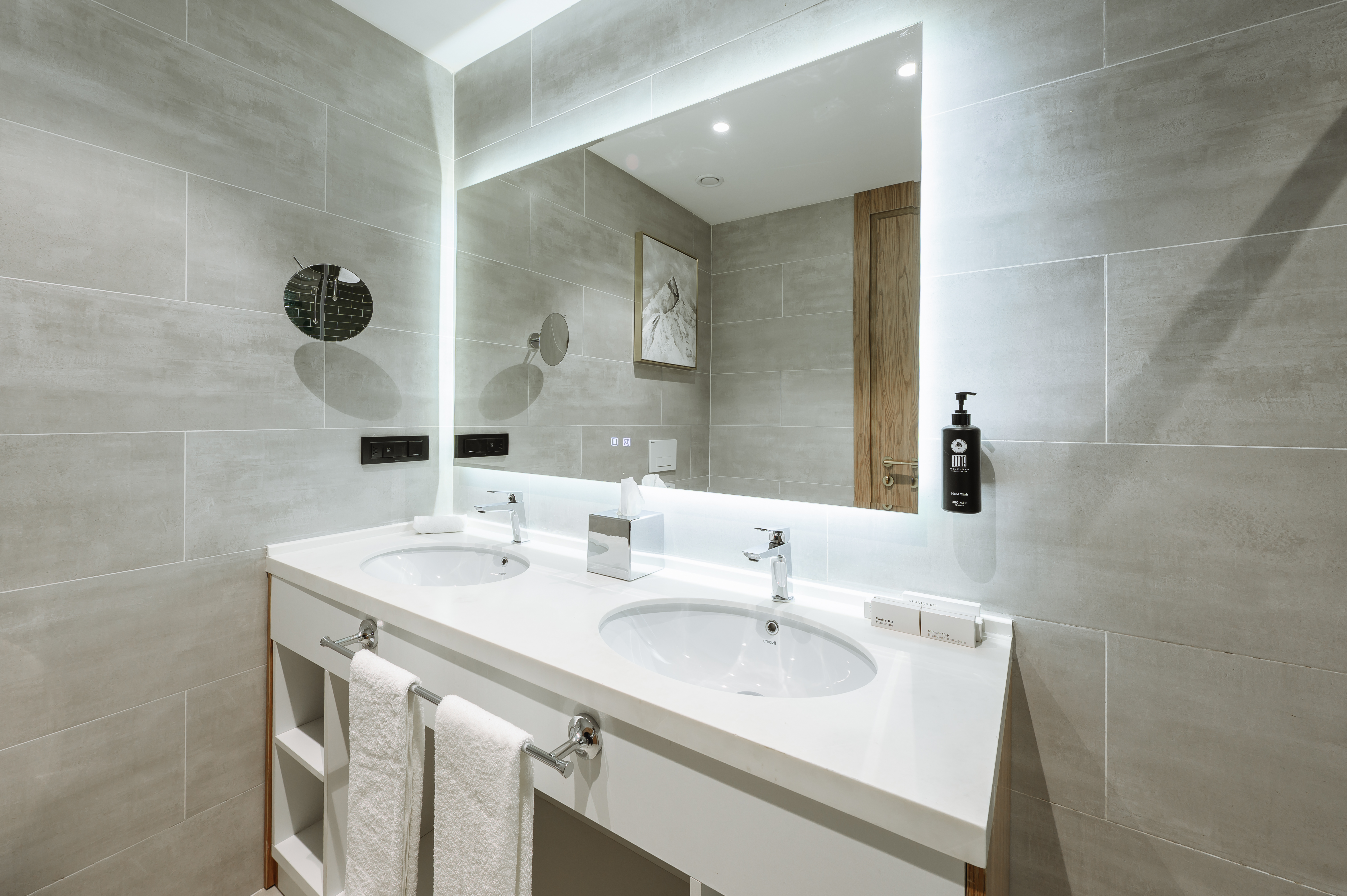 Guest room bath at the Wyndham Garden Chorvoq Darvozasi in Tashkent, Other than US/Canada