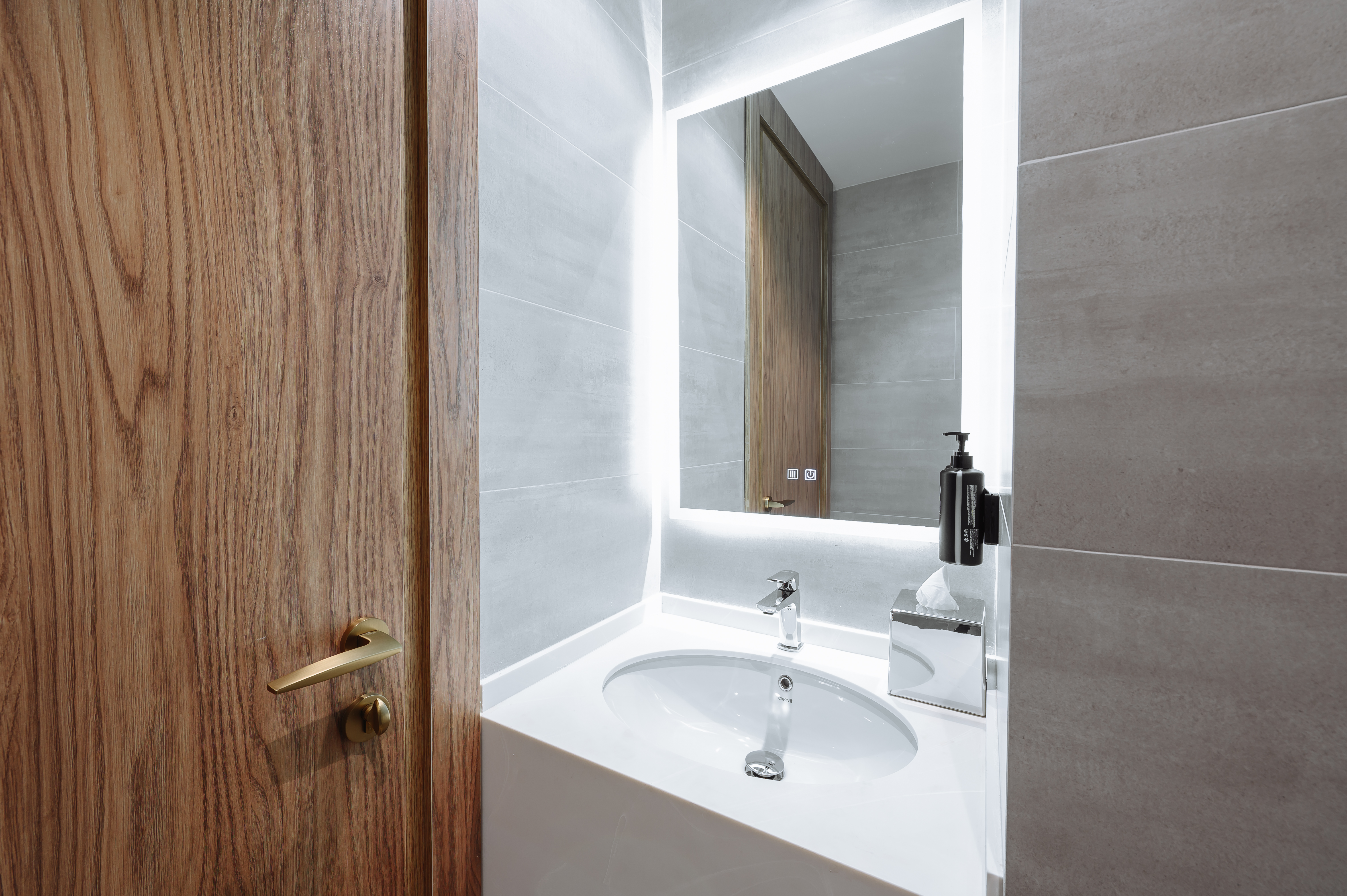 Guest room bath at the Wyndham Garden Chorvoq Darvozasi in Tashkent, Other than US/Canada