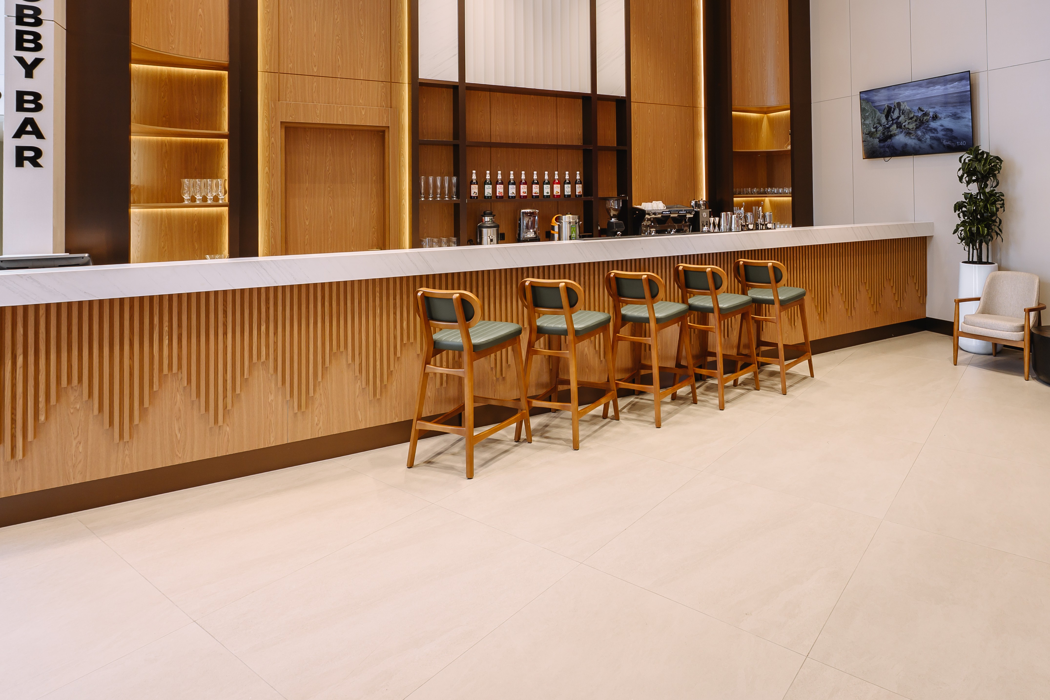 Lobby bar at Wyndham Garden Chorvoq Darvozasi in Tashkent, Other than US/Canada