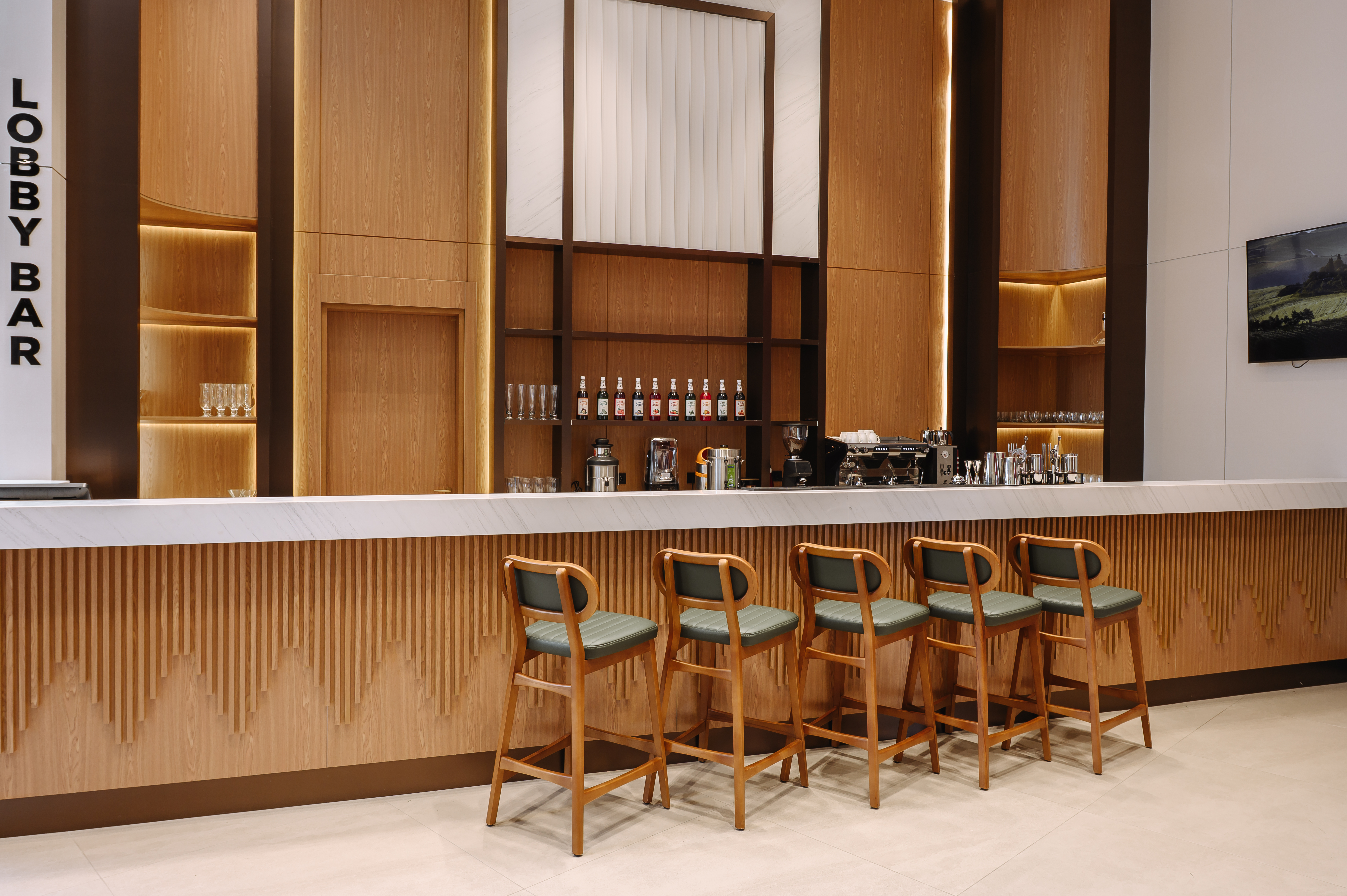 Lobby bar at Wyndham Garden Chorvoq Darvozasi in Tashkent, Other than US/Canada