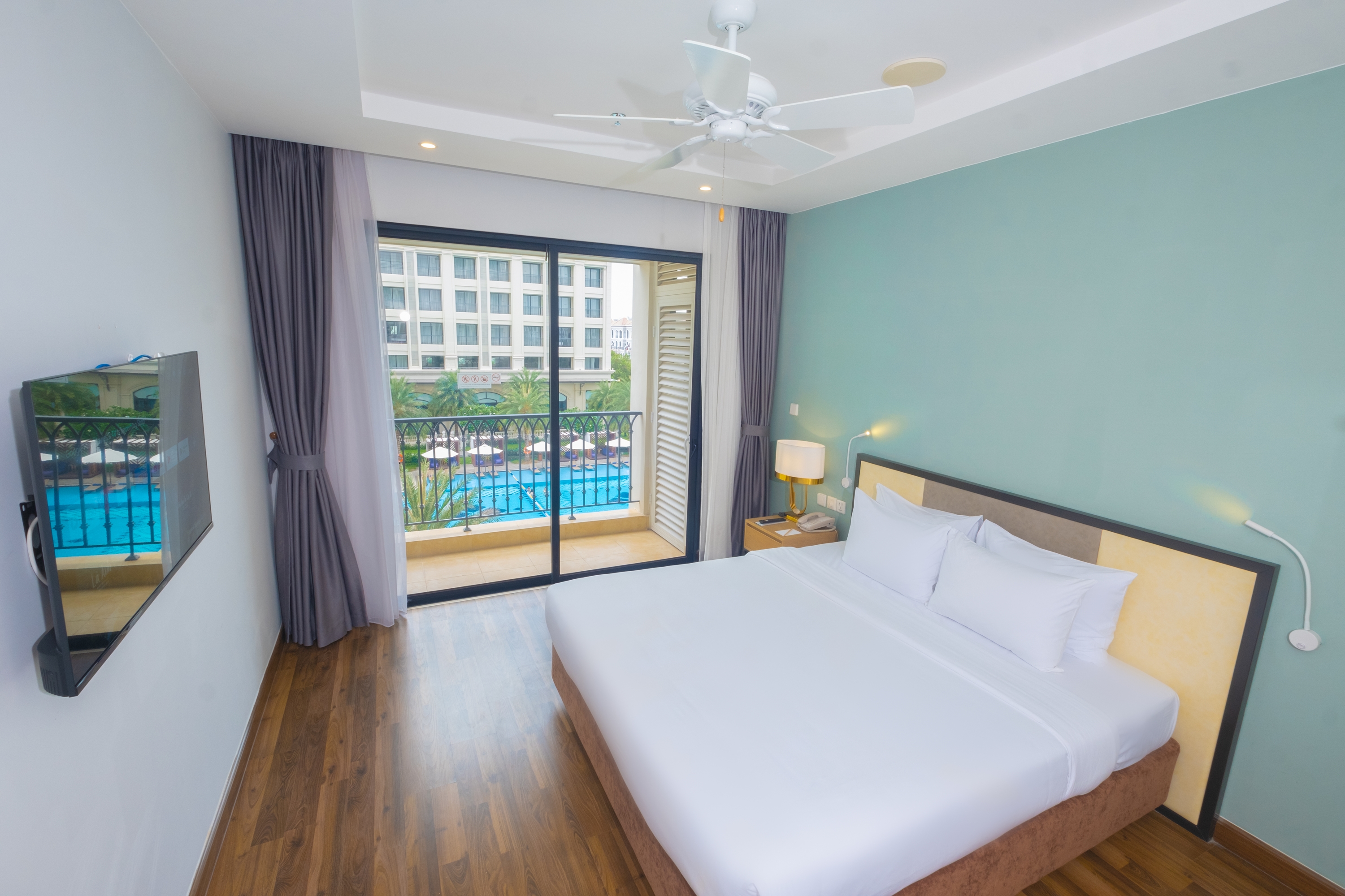 Phòng nghỉ hiện đại tại Wyndham Garden Grandworld Phú Quốc
