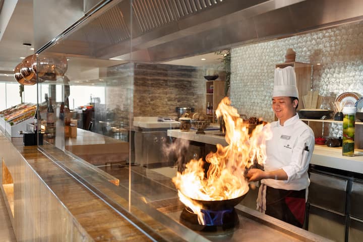 Wyndham Grand Manama bar and grill in Manama, Other than US/Canada