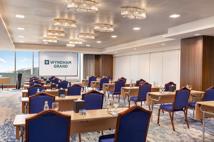 Classroom meeting room at Wyndham Grand Manama in Manama, Other than US/Canada