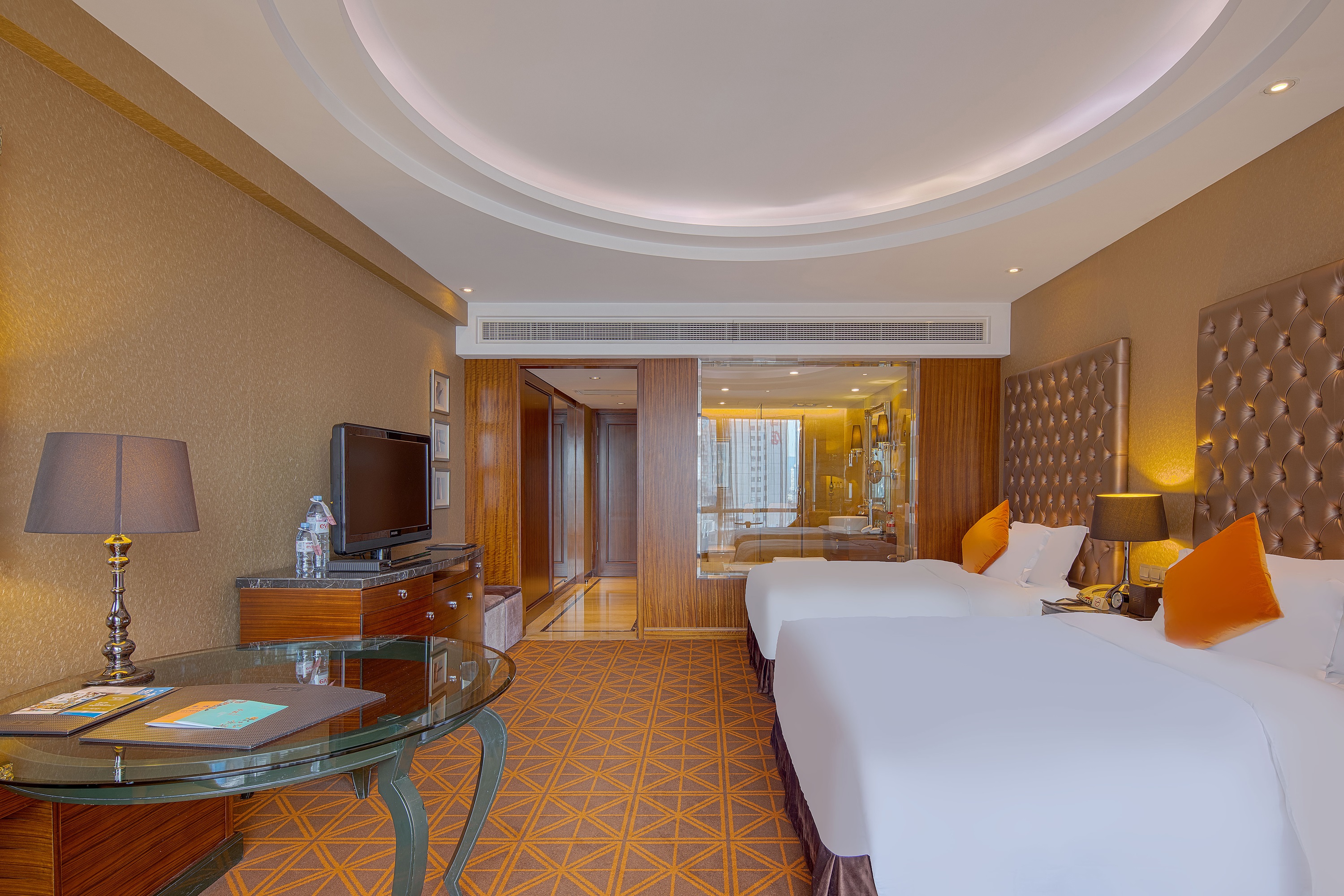 Guest room at the Wyndham Grand Plaza Royale Furongguo Changsha in Changsha, Other than US/Canada