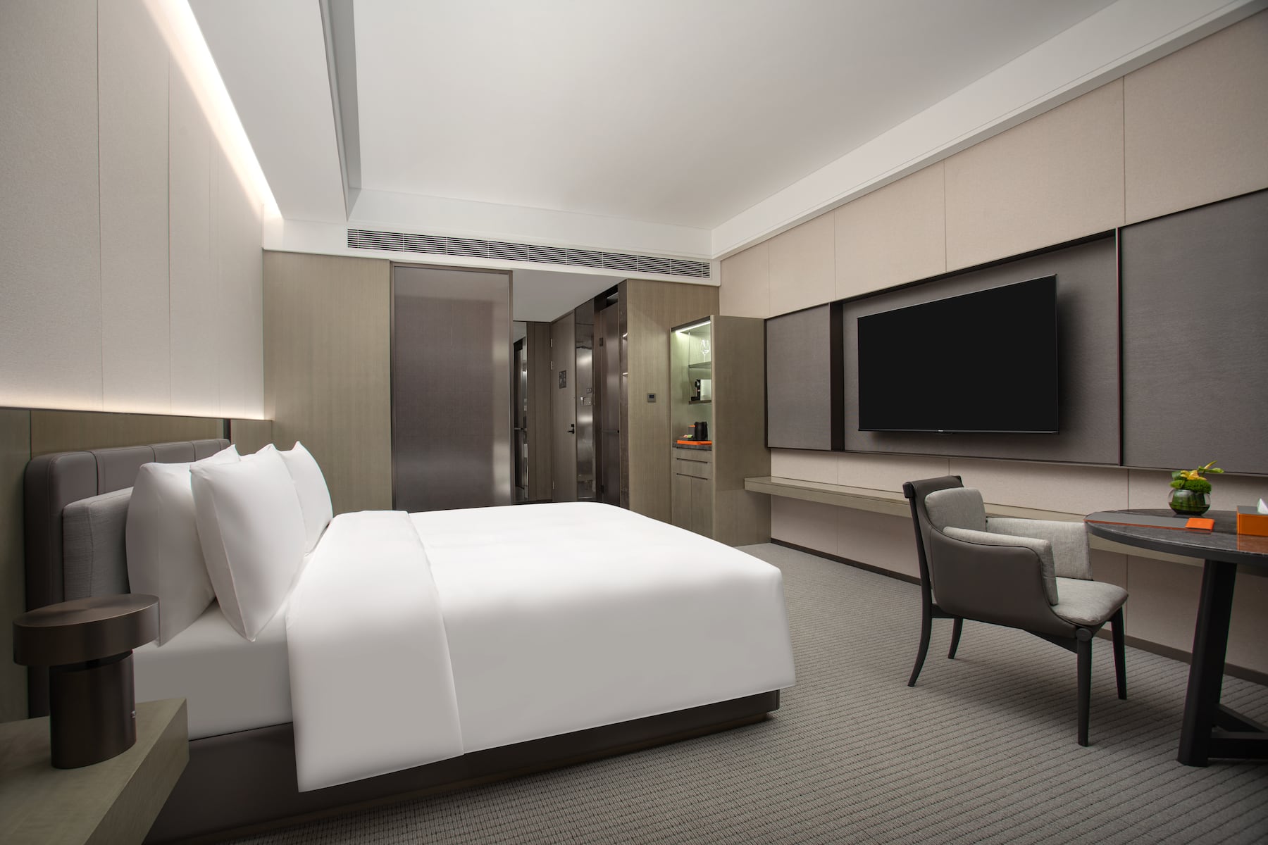 Guest room at the Wyndham Grand Chengdu East in Chengdu City, Other than US/Canada