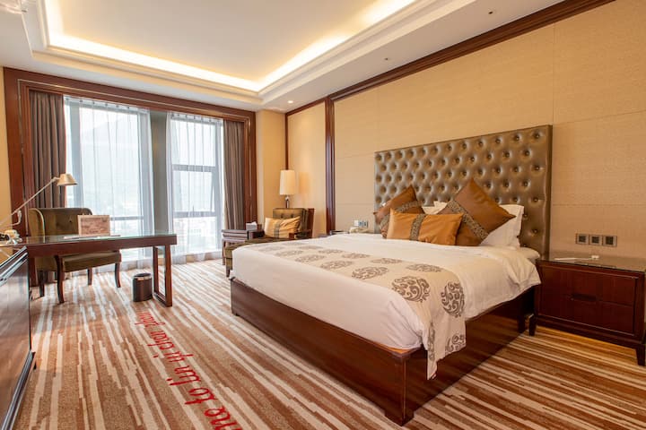 Guest room at the Wyndham Grand Plaza Royale Chenzhou in Chenzhou, Other than US/Canada