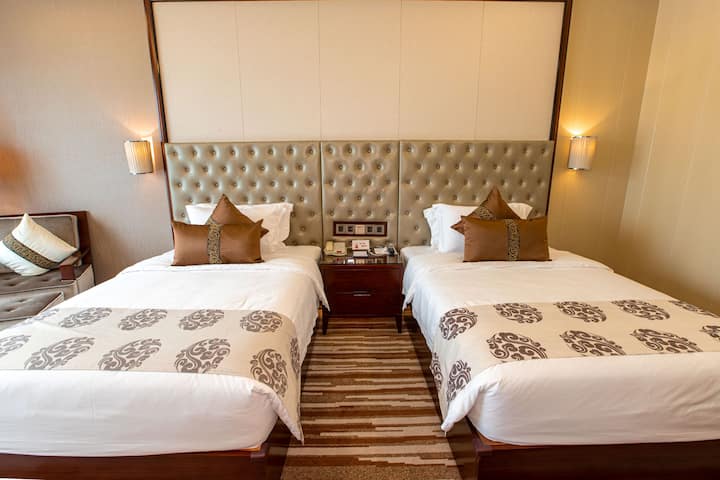 Guest room at the Wyndham Grand Plaza Royale Chenzhou in Chenzhou, Other than US/Canada