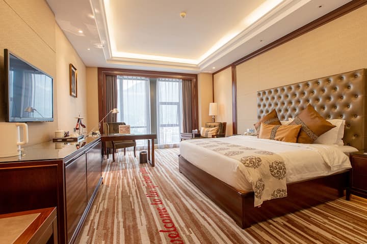 Guest room at the Wyndham Grand Plaza Royale Chenzhou in Chenzhou, Other than US/Canada