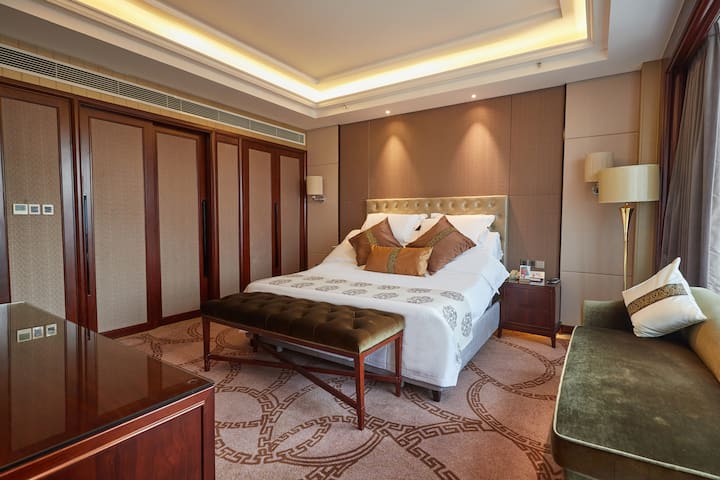 Guest room at the Wyndham Grand Plaza Royale Chenzhou in Chenzhou, Other than US/Canada
