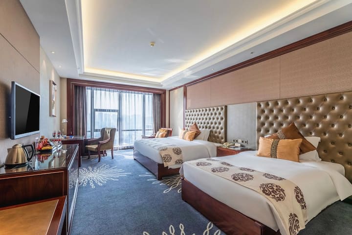 Guest room at the Wyndham Grand Plaza Royale Chenzhou in Chenzhou, Other than US/Canada