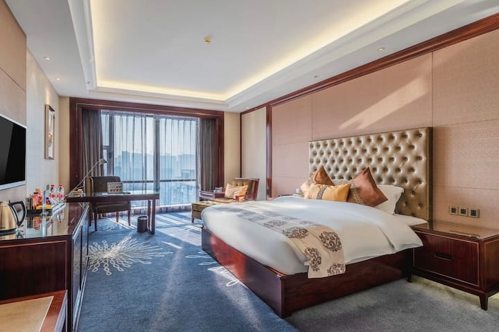 Guest room at the Wyndham Grand Plaza Royale Chenzhou in Chenzhou, Other than US/Canada