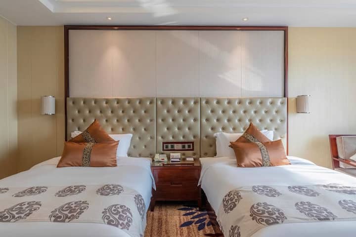 Guest room at the Wyndham Grand Plaza Royale Chenzhou in Chenzhou, Other than US/Canada