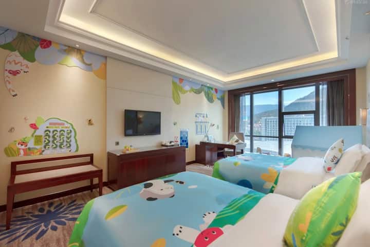 Guest room at the Wyndham Grand Plaza Royale Chenzhou in Chenzhou, Other than US/Canada