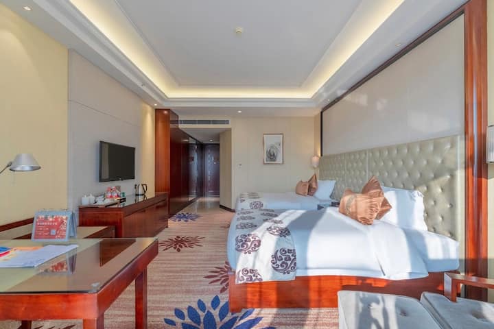 Guest room at the Wyndham Grand Plaza Royale Chenzhou in Chenzhou, Other than US/Canada