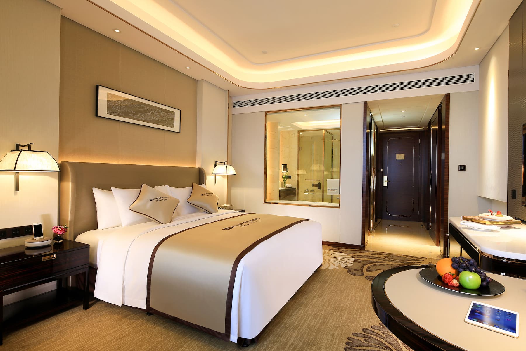 Guest room at the Wyndham Grand Plaza Royale Huayu Chongqing in Chongqing, Other than US/Canada