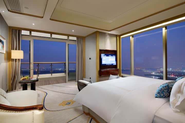 Guest room at the Wyndham Grand Foshan Gaoming in Foshan, Other than US/Canada