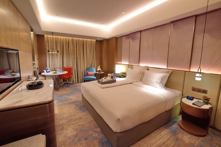 Guest room at the Wyndham Grand Plaza Royale Powerlong Fuyang in Fuyang, Other than US/Canada