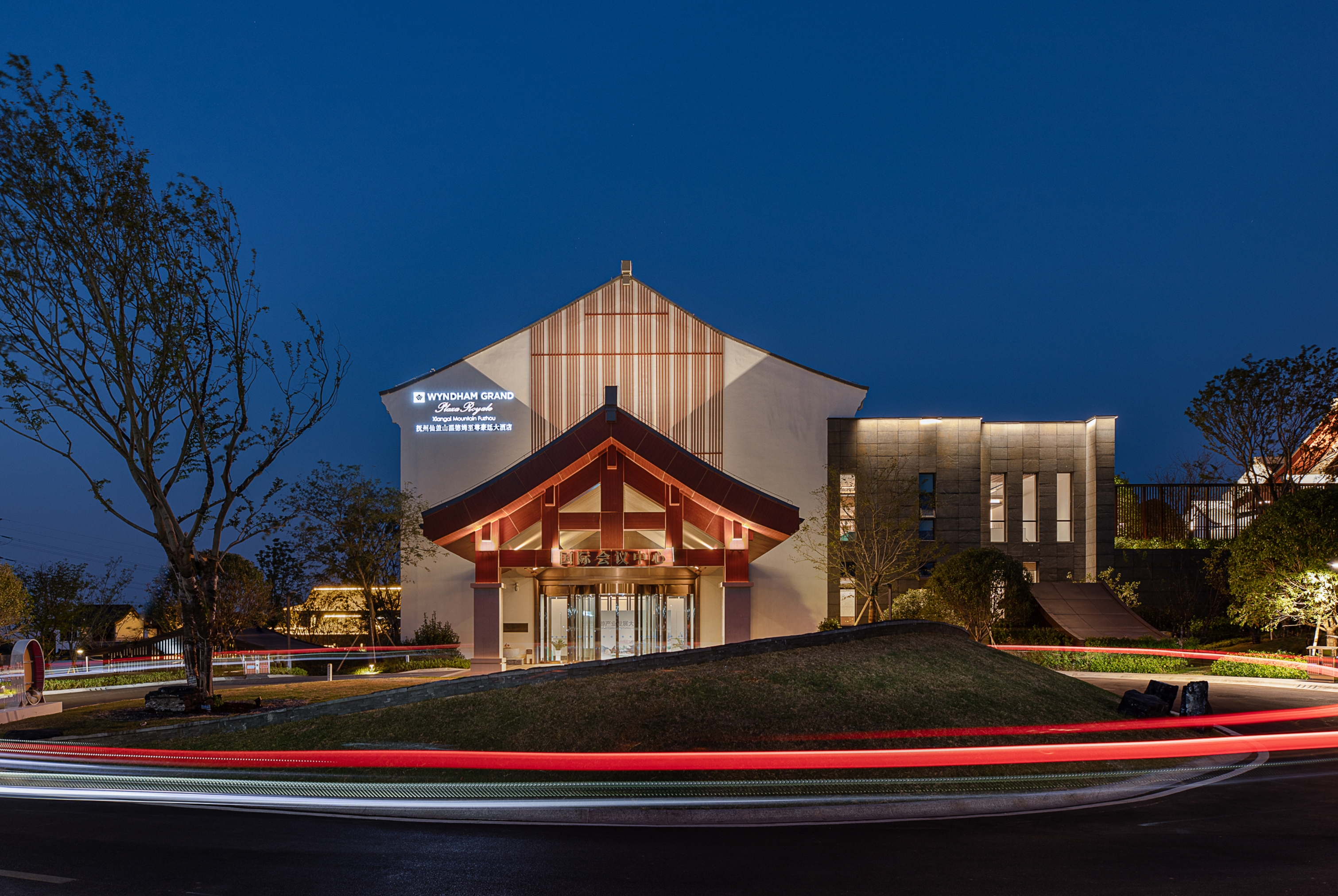 Exterior Night Image of Wyndham Grand Plaza Royale Xiangai Mountain Fuzhou hotel in Fuzhou, Other than US/Canada