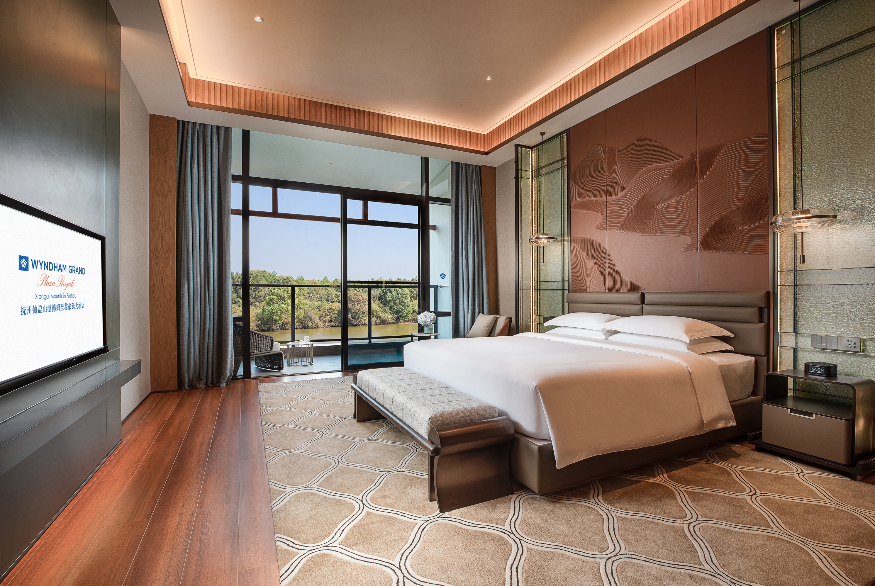 Guest room at the Wyndham Grand Plaza Royale Xiangai Mountain Fuzhou in Fuzhou, Other than US/Canada