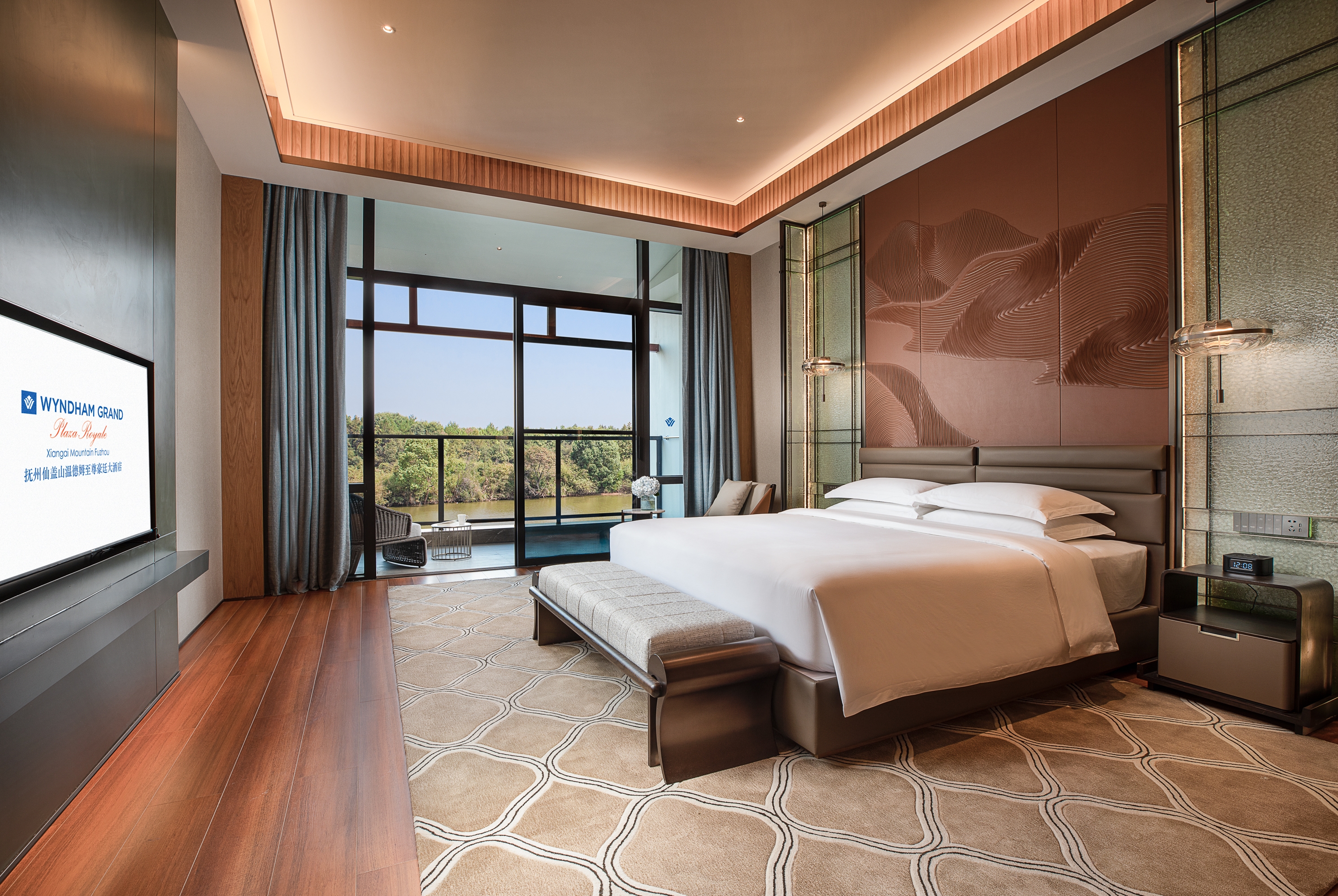 Guest room at the Wyndham Grand Plaza Royale Xiangai Mountain Fuzhou in Fuzhou, Other than US/Canada