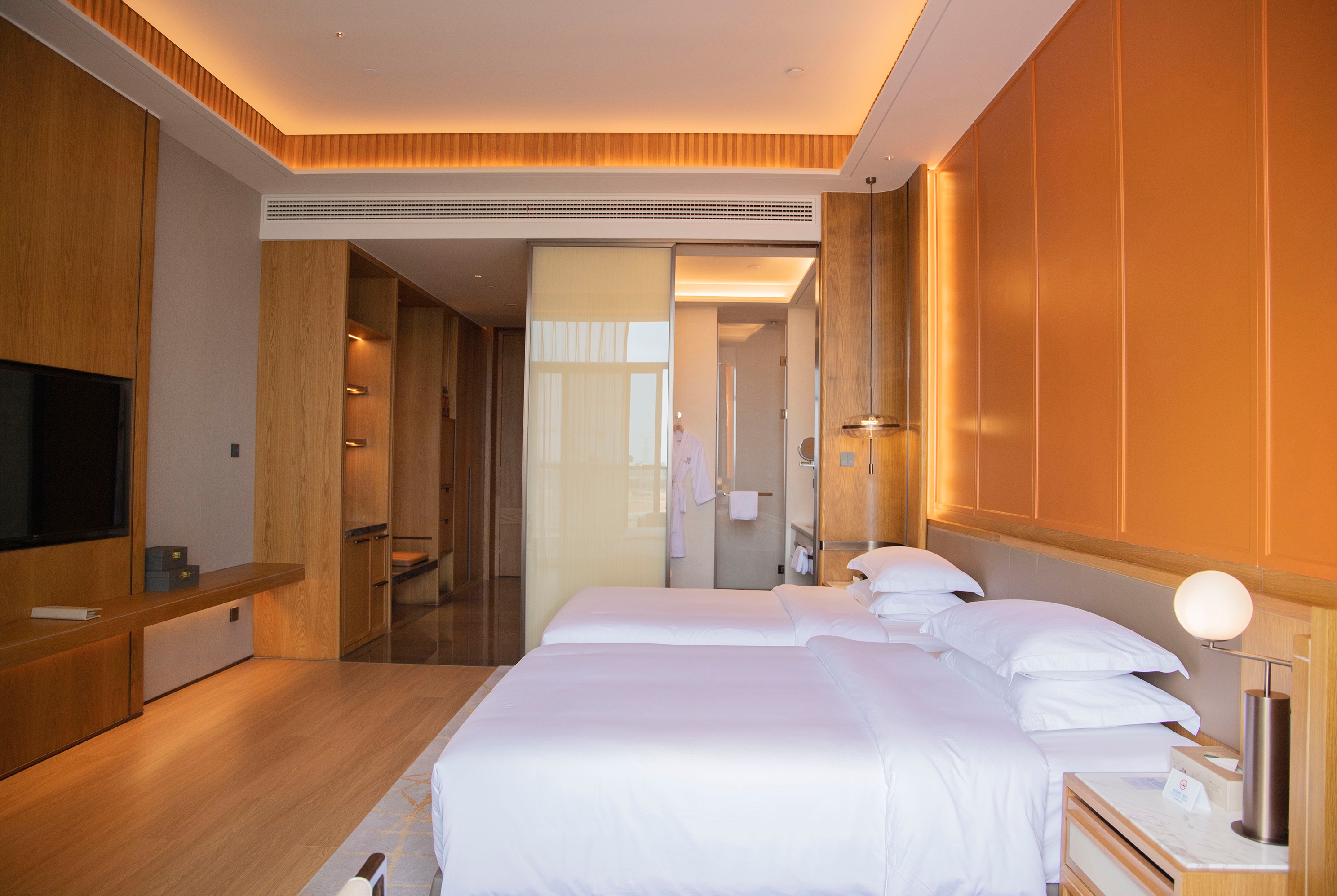 Guest room at the Wyndham Grand Plaza Royale Xiangai Mountain Fuzhou in Fuzhou, Other than US/Canada