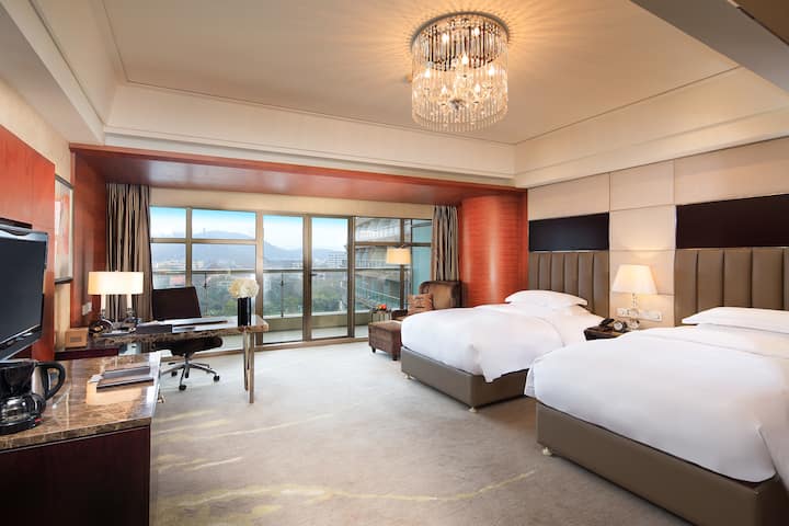 Guest room at the Wyndham Grand Plaza Royale Hangzhou in Hangzhou, Other than US/Canada