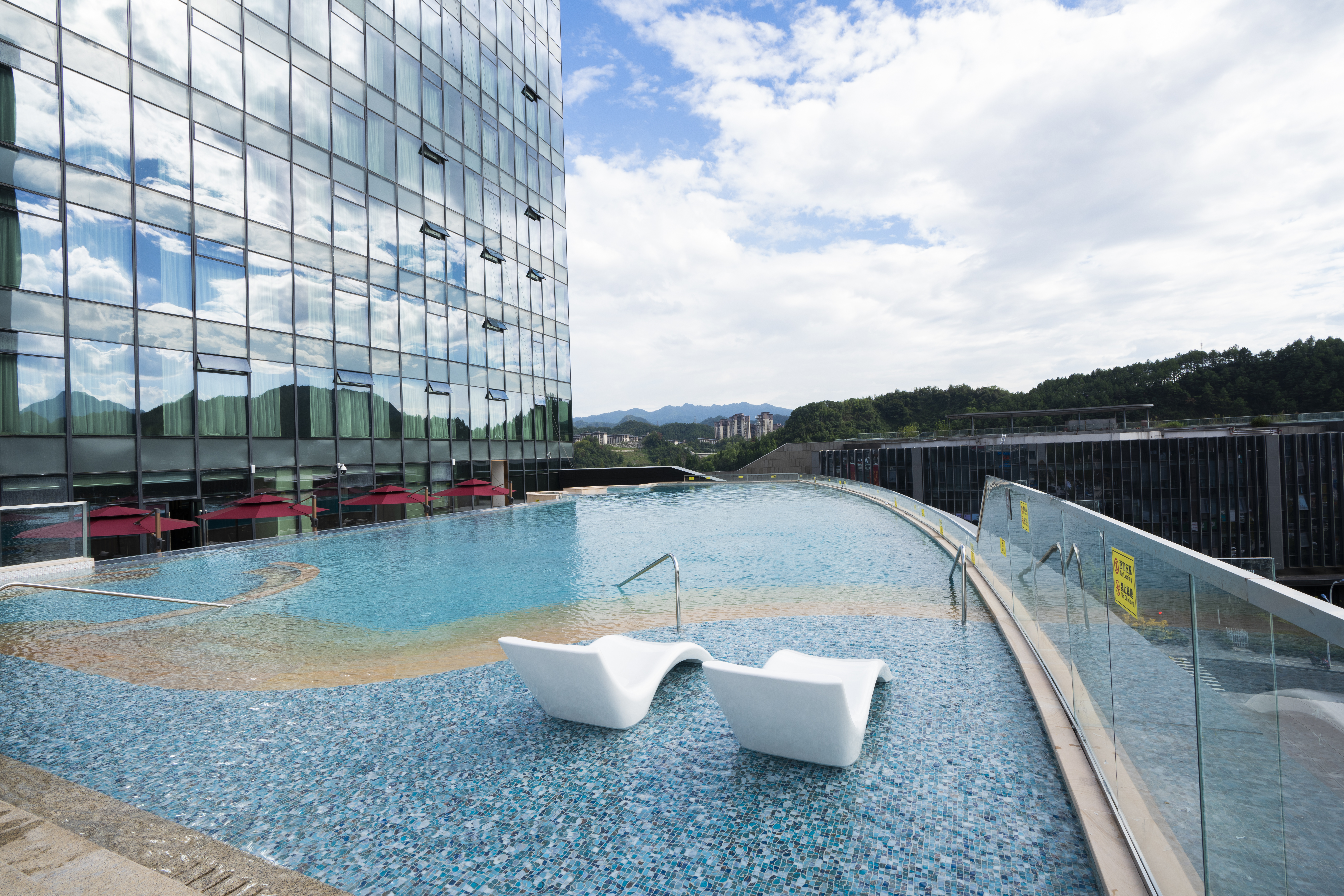 Pool at the Wyndham Grand Plaza Royale Milky Way Jiande in Hangzhou, Other than US/Canada