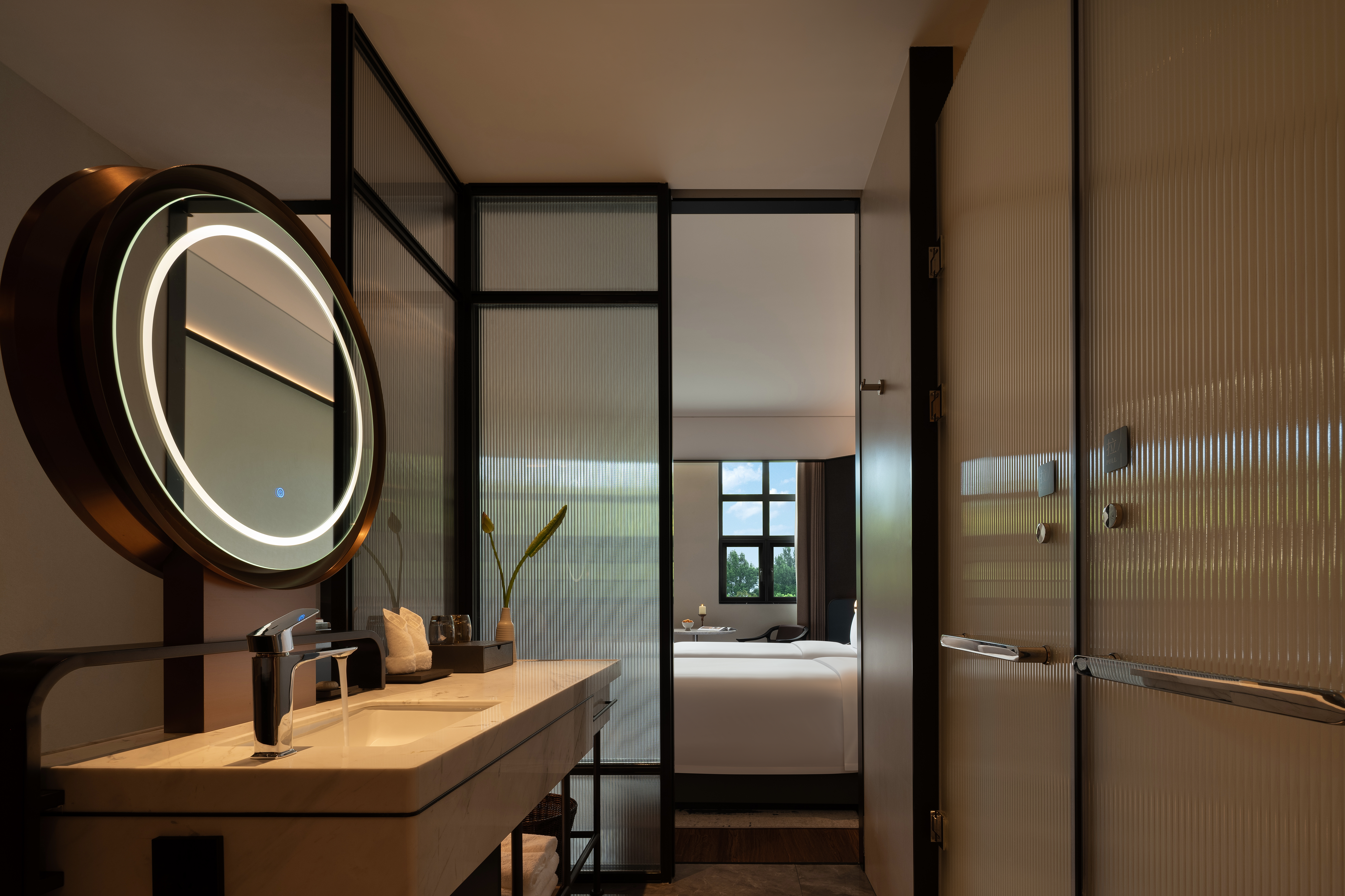 Guest room bath at the Wyndham Grand Plaza Royale Legend Nanyue in Hengyang, Other than US/Canada