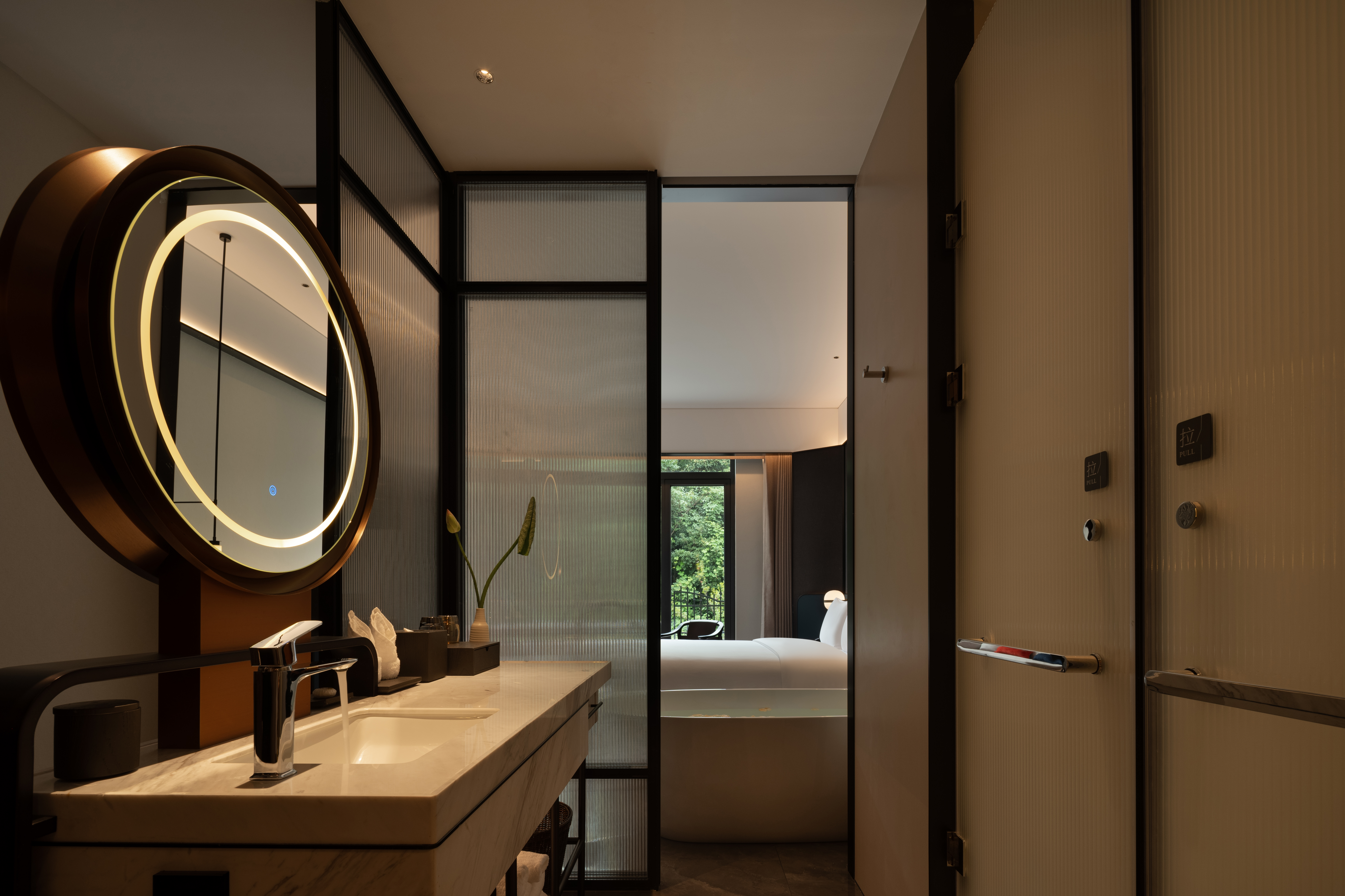 Guest room bath at the Wyndham Grand Plaza Royale Legend Nanyue in Hengyang, Other than US/Canada