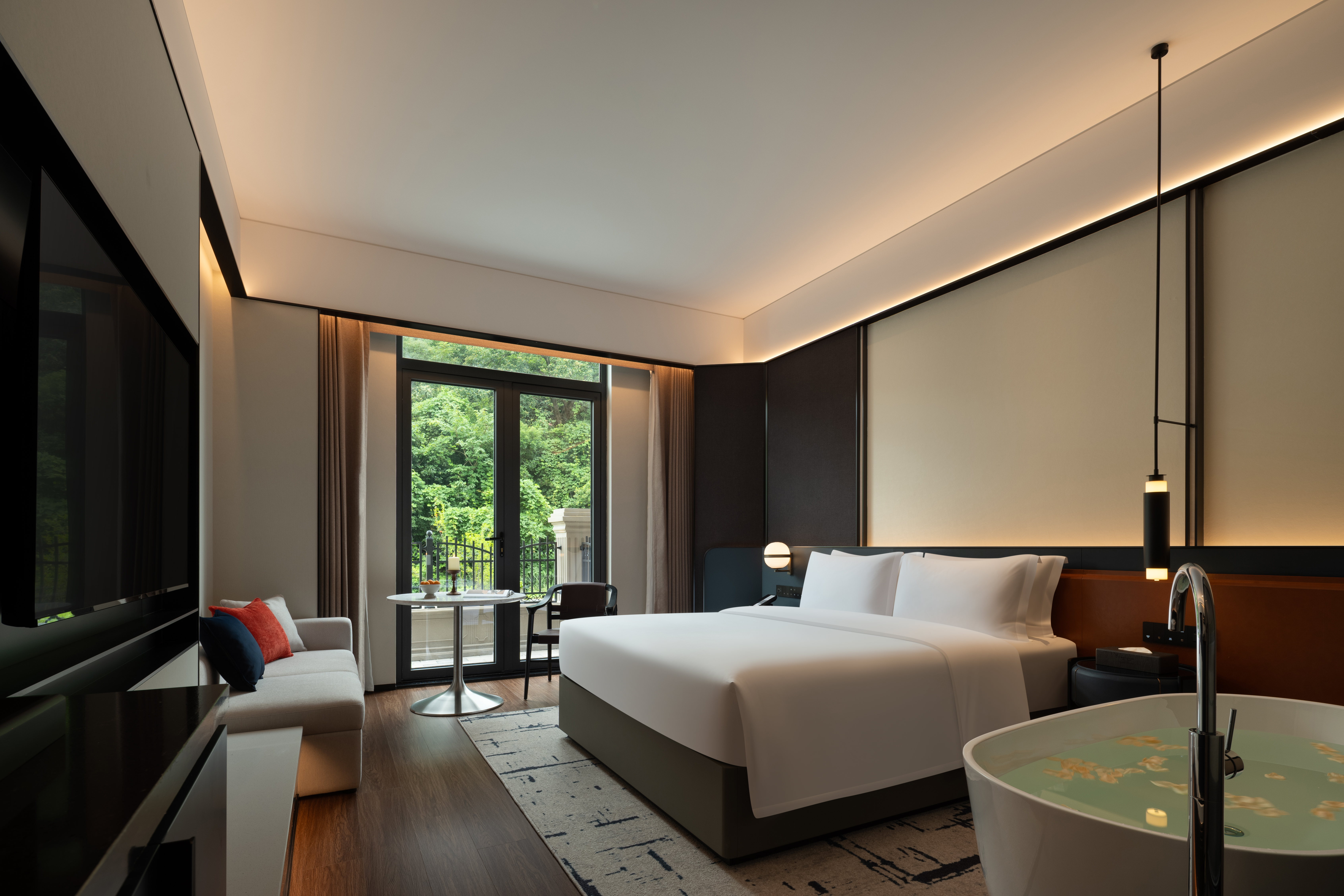 Guest room at the Wyndham Grand Plaza Royale Legend Nanyue in Hengyang, Other than US/Canada