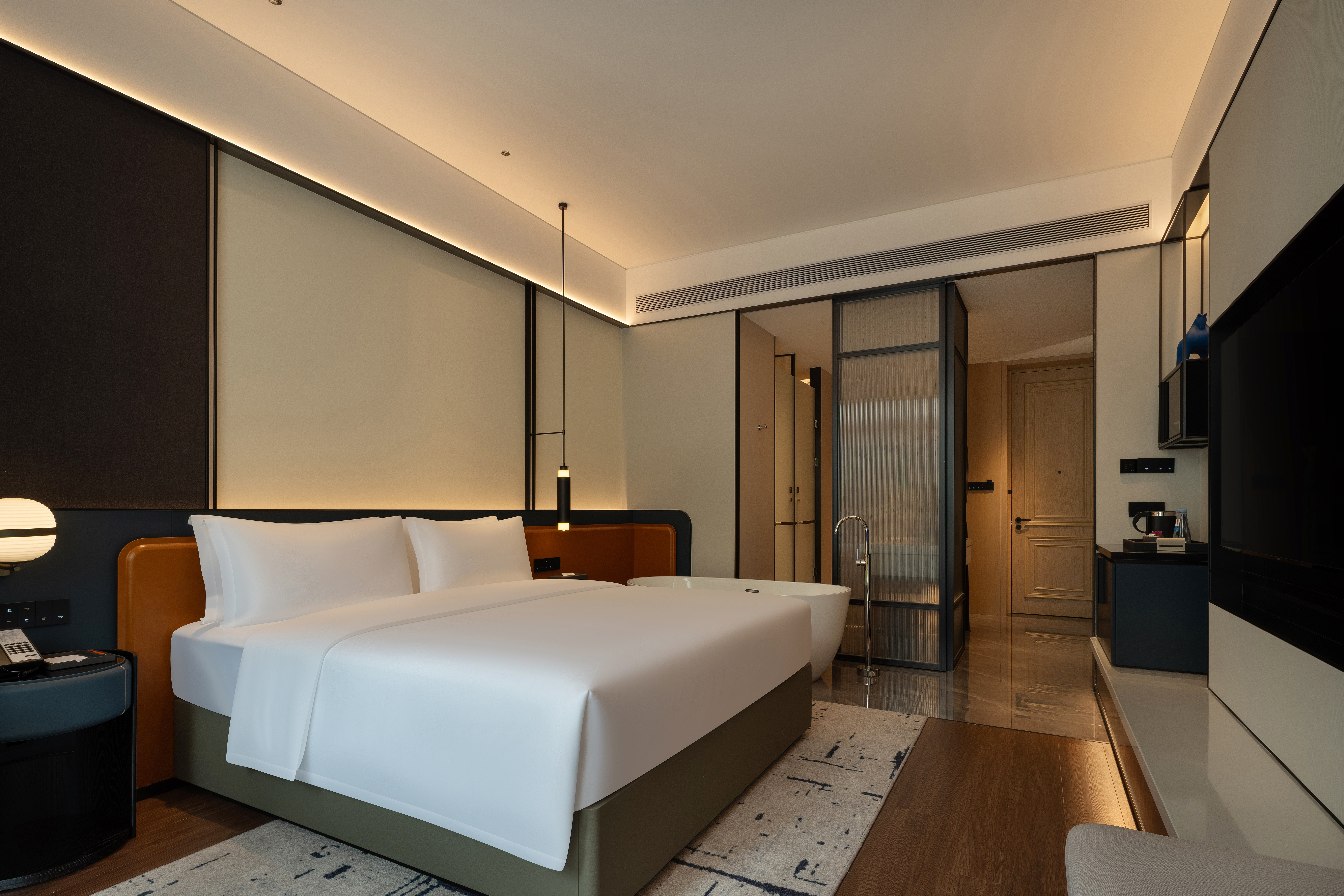 Guest room at the Wyndham Grand Plaza Royale Legend Nanyue in Hengyang, Other than US/Canada