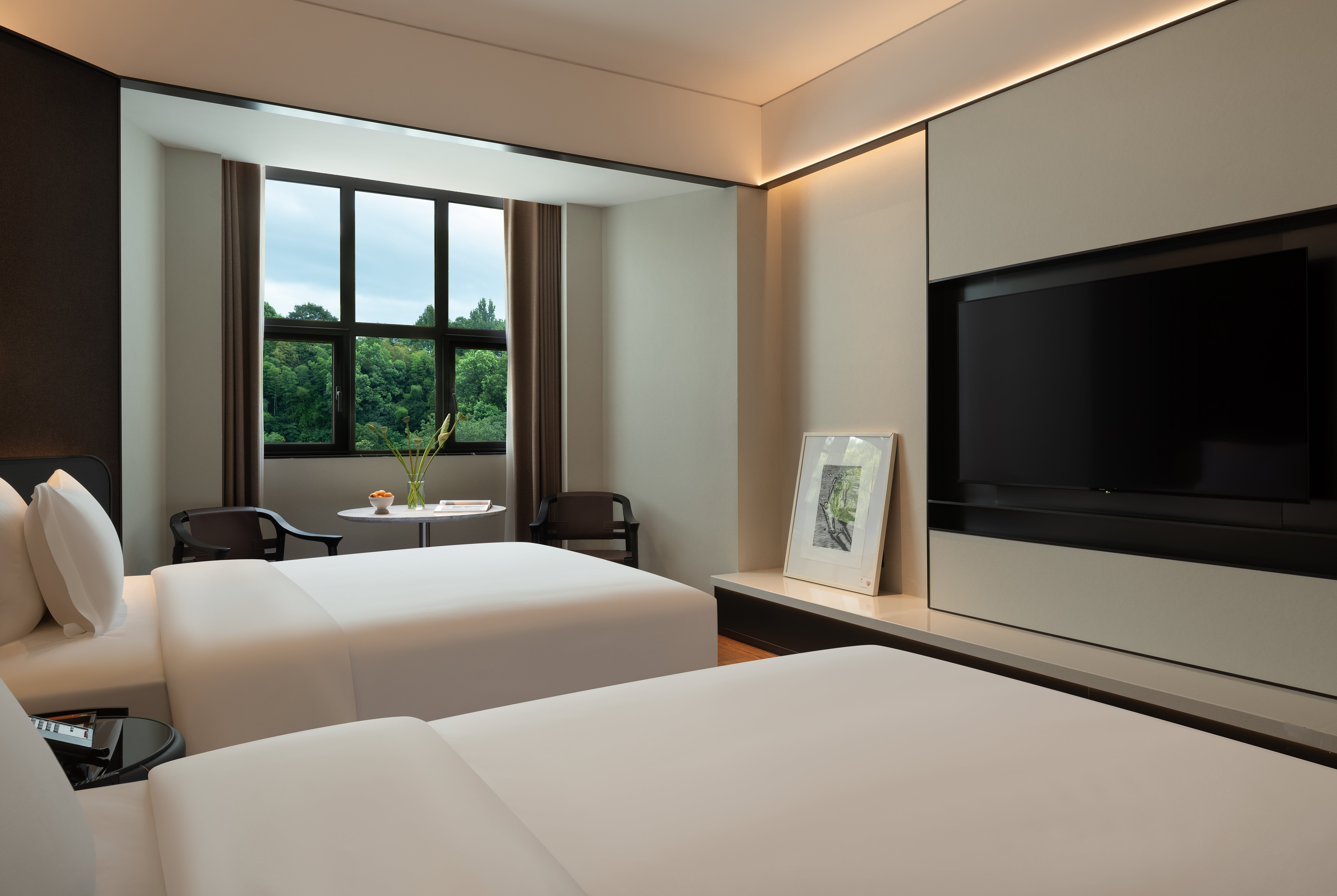 Guest room at the Wyndham Grand Plaza Royale Legend Nanyue in Hengyang, Other than US/Canada