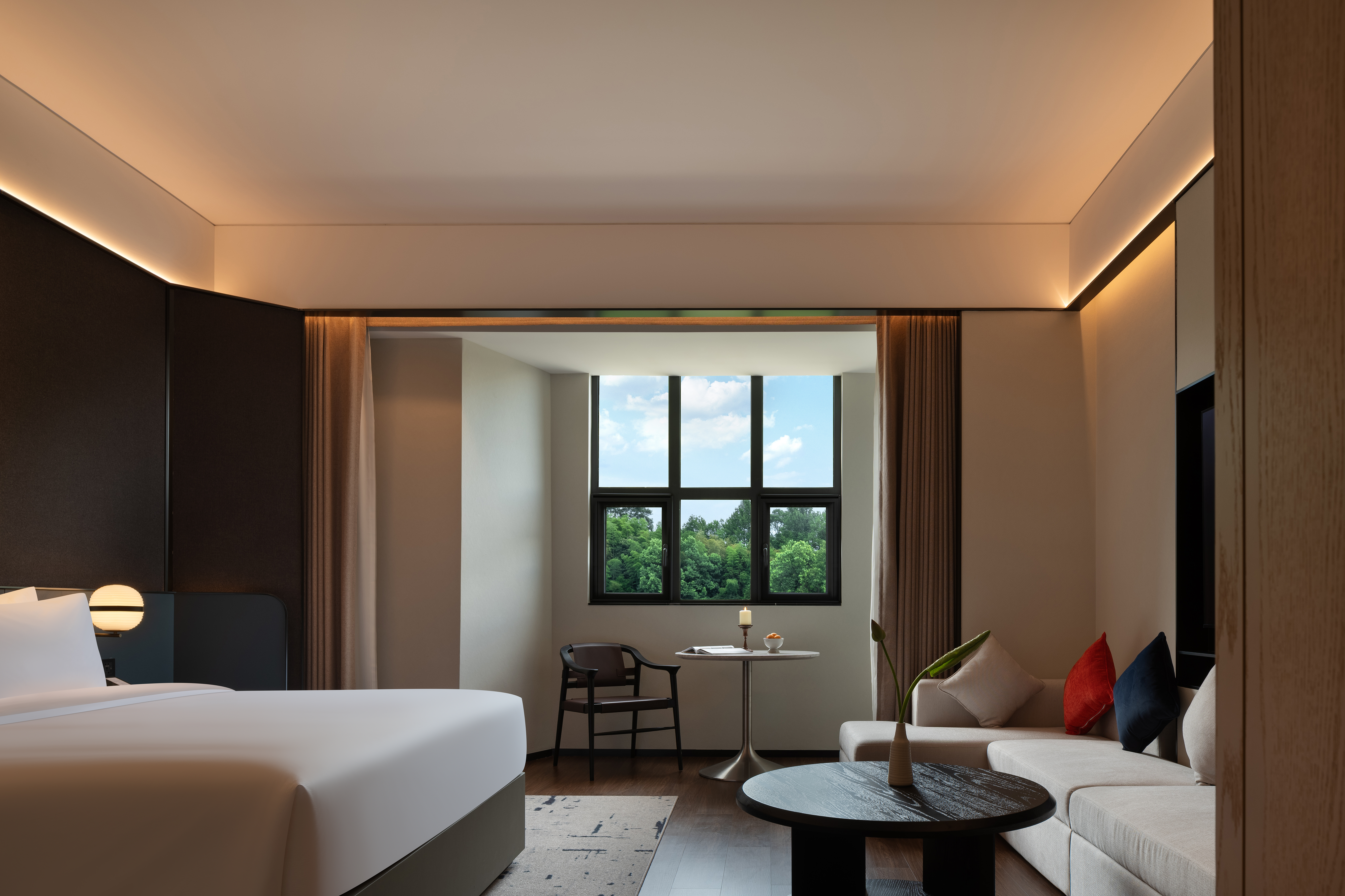 Guest room at the Wyndham Grand Plaza Royale Legend Nanyue in Hengyang, Other than US/Canada