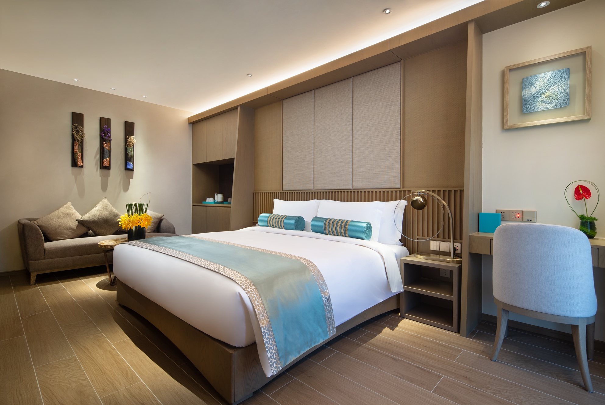 Guest room at the Wyndham Grand Plaza Royale Shuangyue Bay in Huizhou, Other than US/Canada