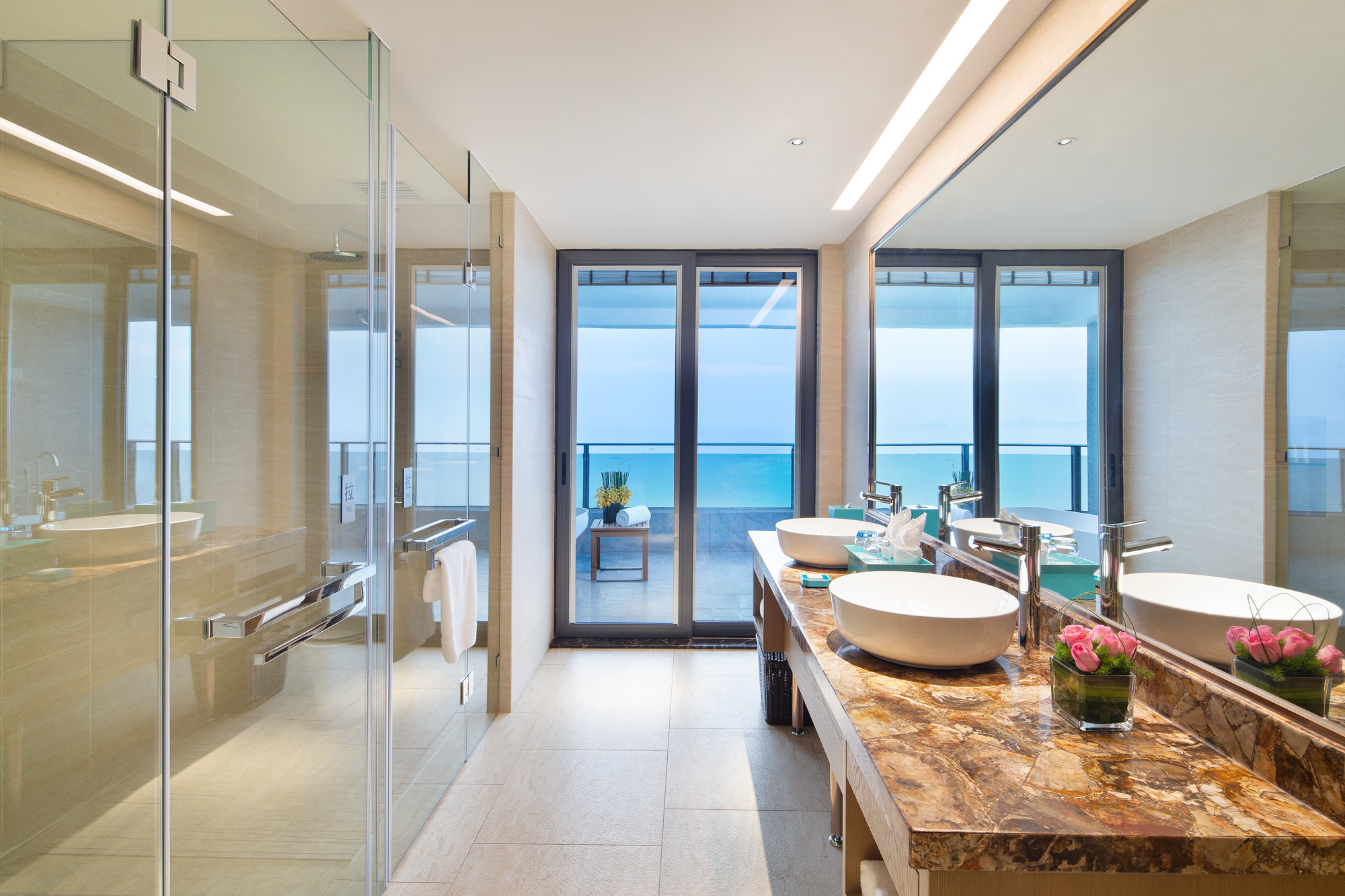 Guest room bath at the Wyndham Grand Plaza Royale Shuangyue Bay in Huizhou, Other than US/Canada