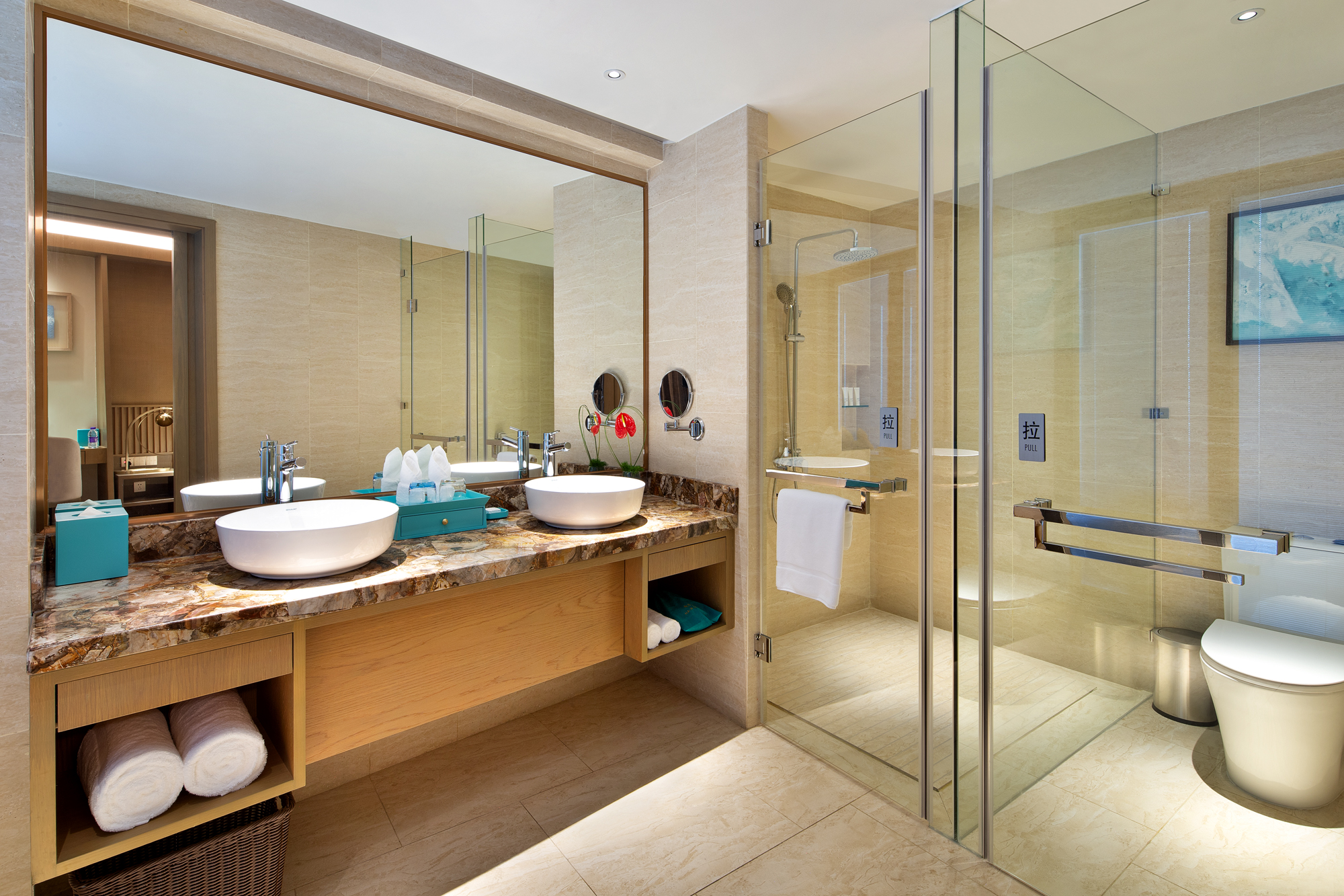Guest room bath at the Wyndham Grand Plaza Royale Shuangyue Bay in Huizhou, Other than US/Canada