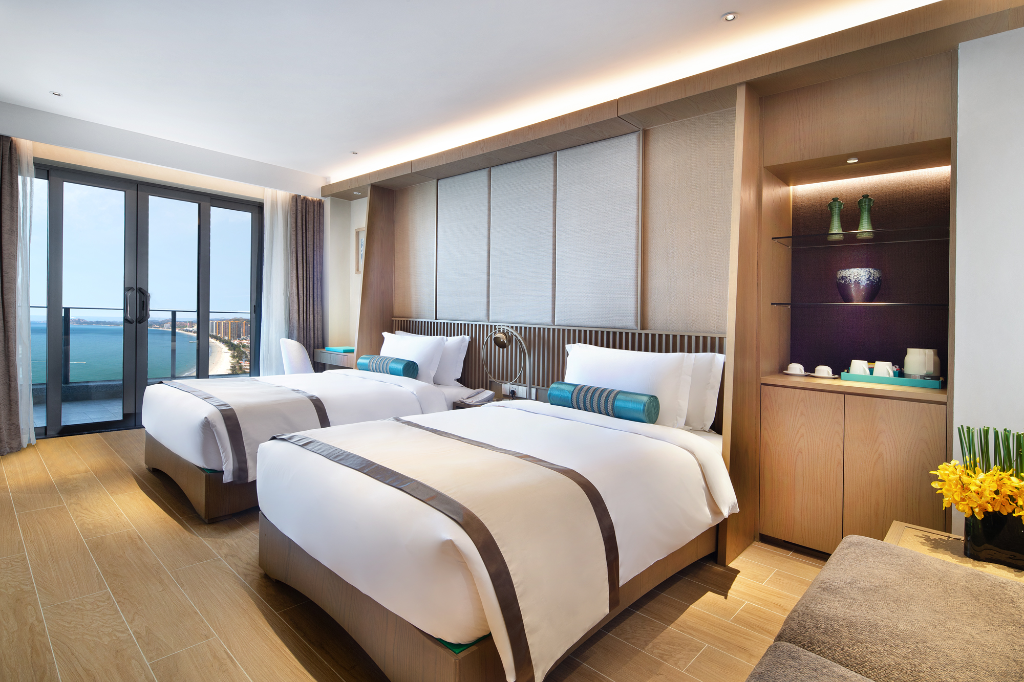 Guest room at the Wyndham Grand Plaza Royale Shuangyue Bay in Huizhou, Other than US/Canada