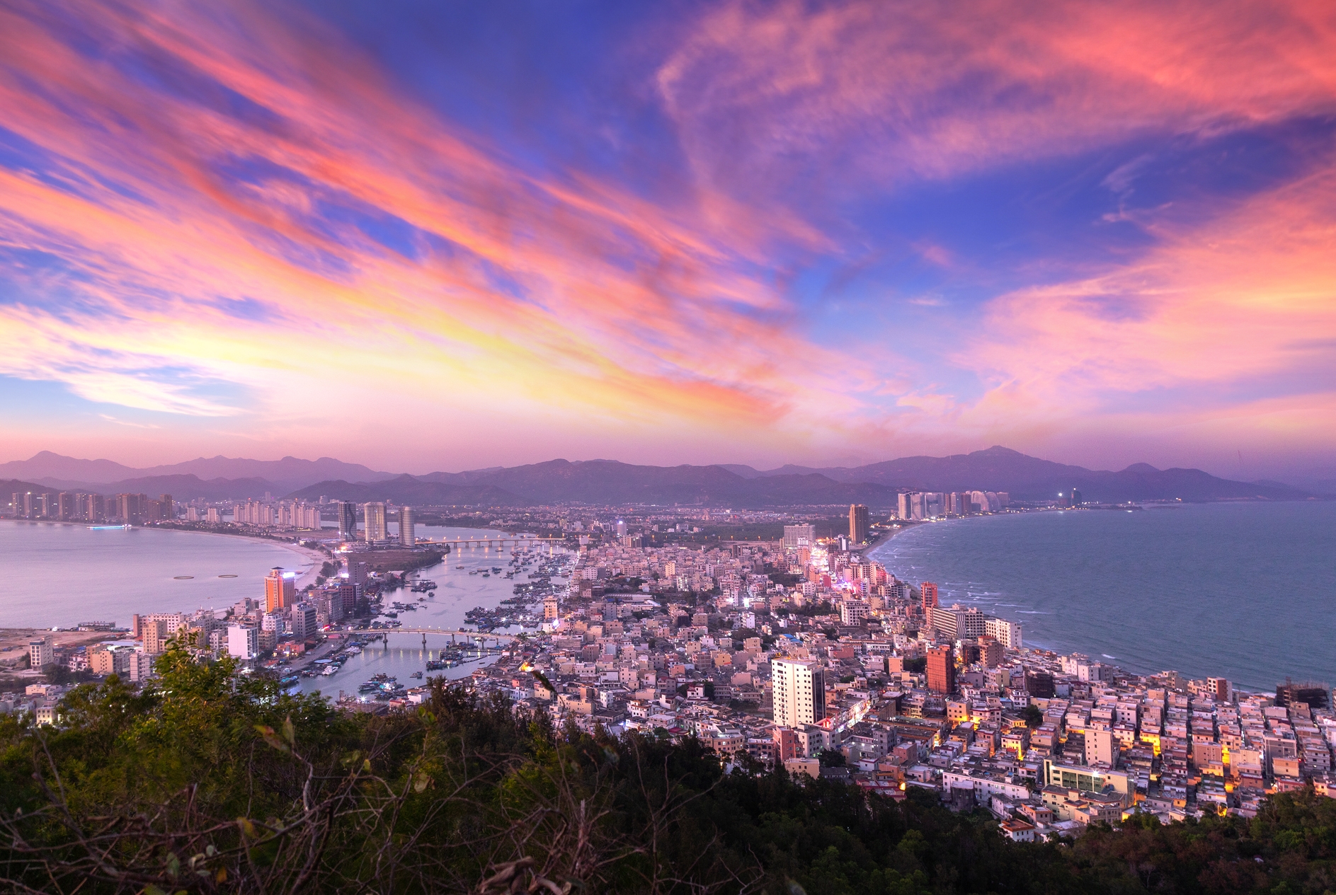 Scenic Image of Wyndham Grand Plaza Royale Shuangyue Bay hotel in Huizhou, Other than US/Canada