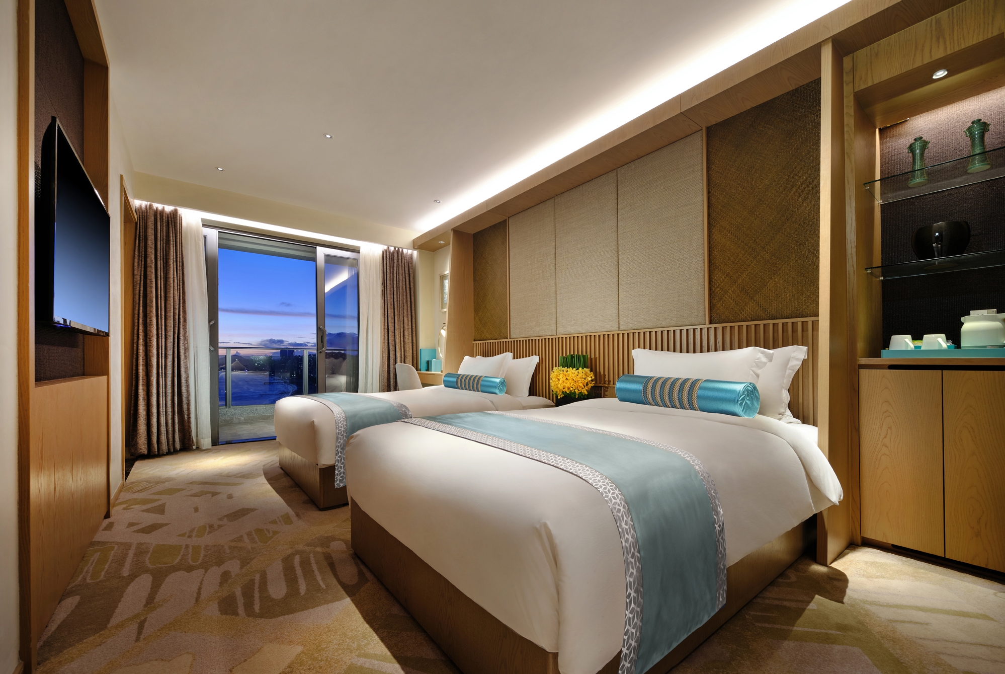 Guest room at the Wyndham Grand Plaza Royale Shuangyue Bay in Huizhou, Other than US/Canada