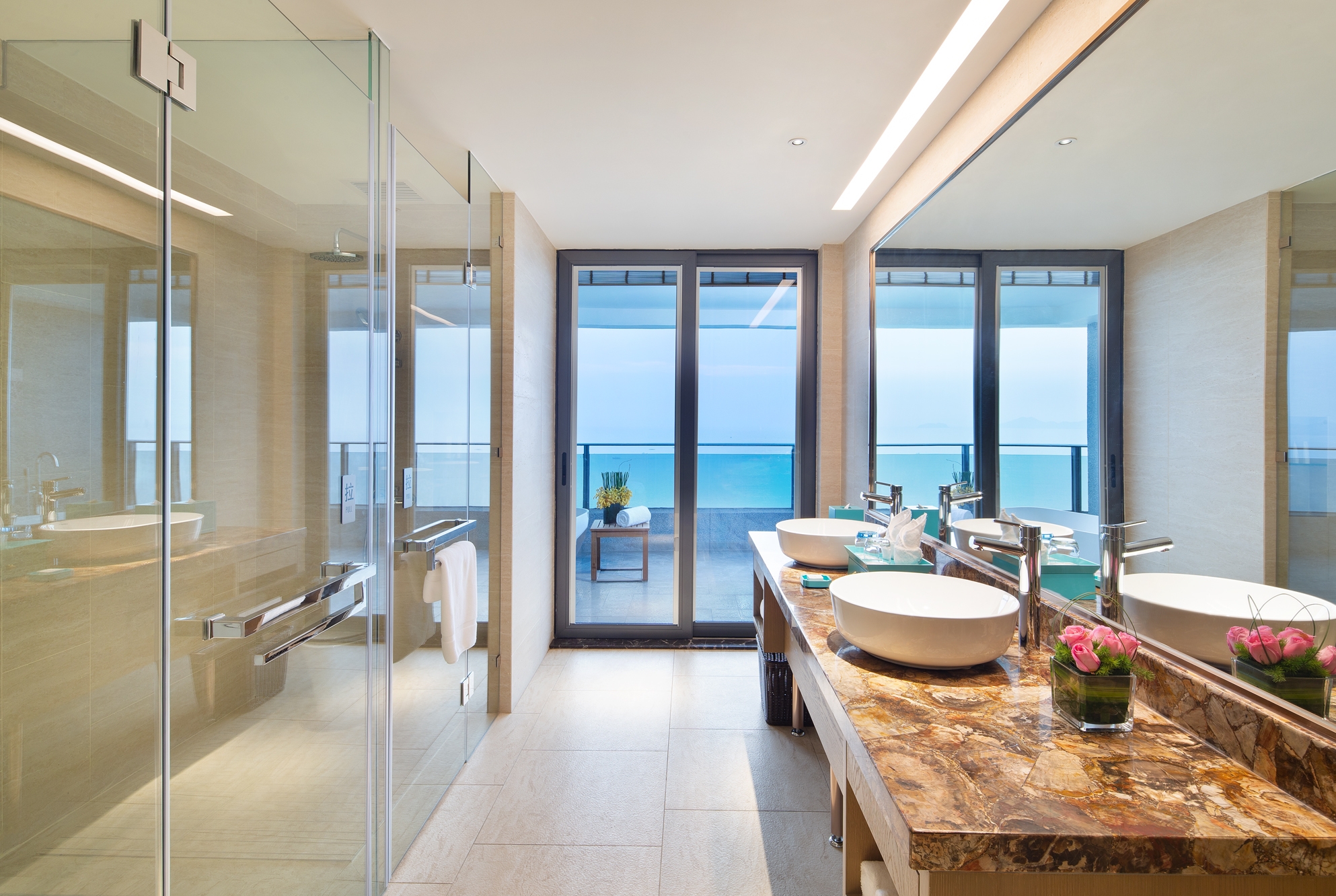 Guest room bath at the Wyndham Grand Plaza Royale Shuangyue Bay in Huizhou, Other than US/Canada