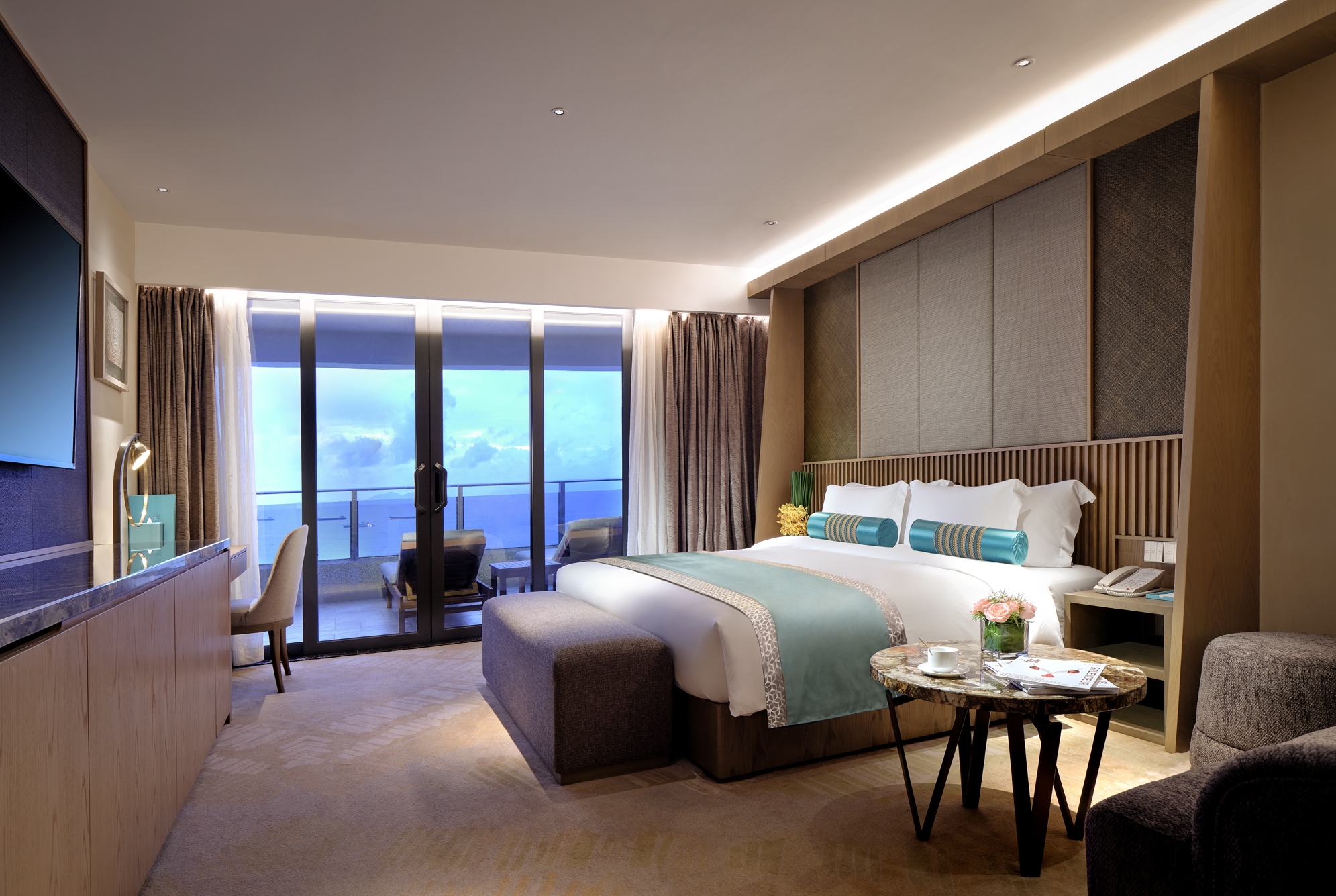 Guest room at the Wyndham Grand Plaza Royale Shuangyue Bay in Huizhou, Other than US/Canada
